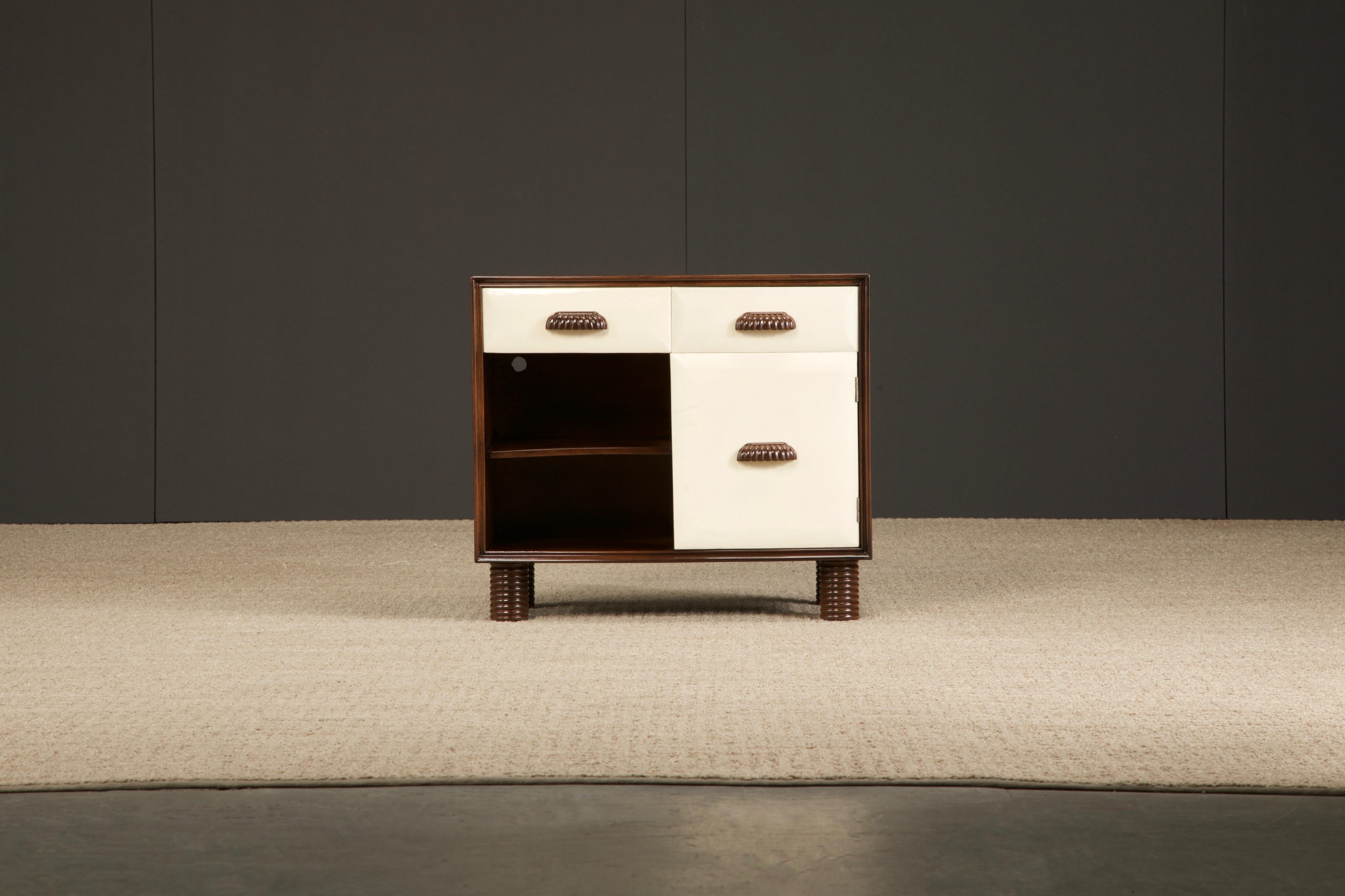 Petite armoire en peau de chèvre attribuée à Osvaldo Borsani, 1950 Italie, restaurée en vente 4