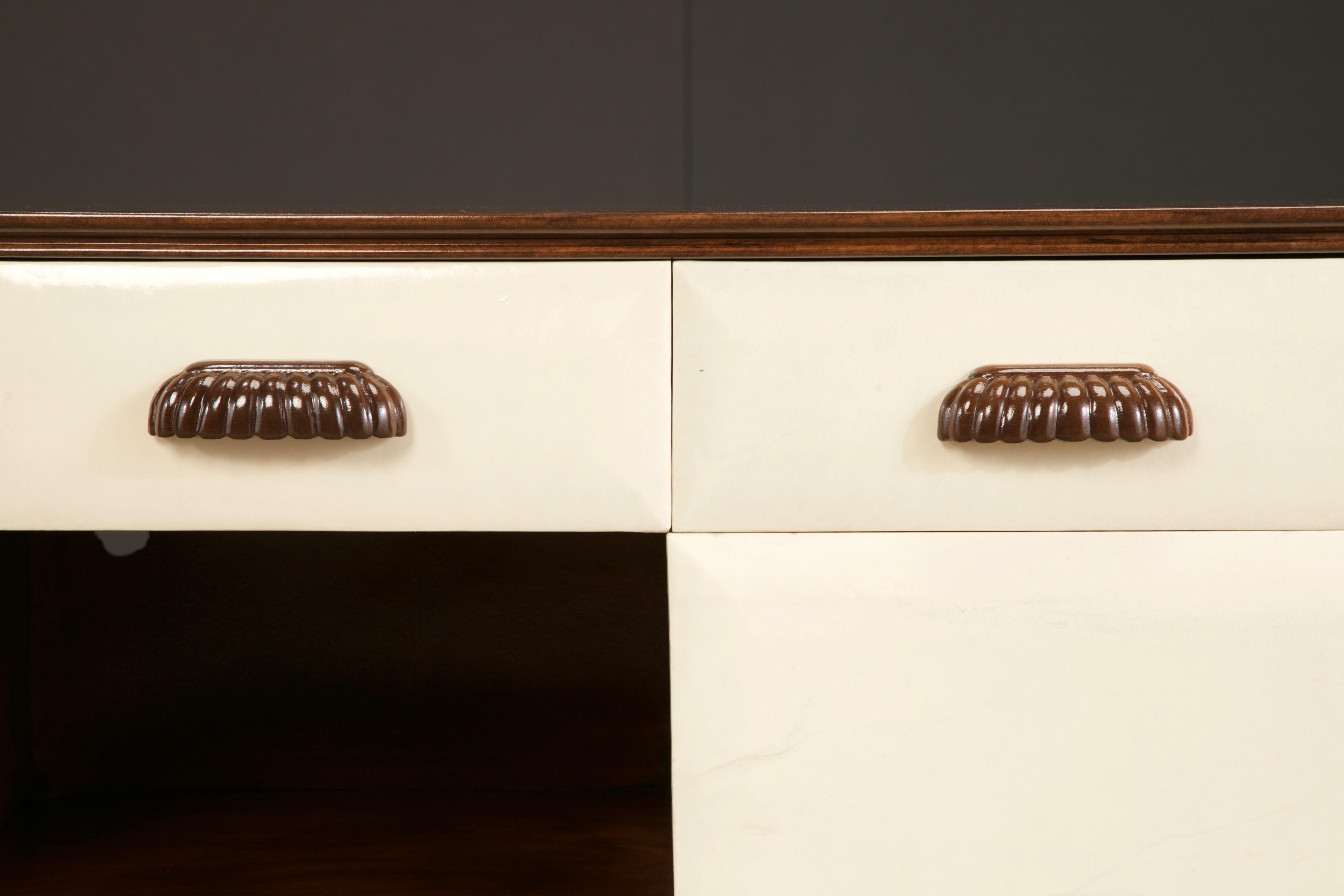 Petite armoire en peau de chèvre attribuée à Osvaldo Borsani, 1950 Italie, restaurée en vente 7
