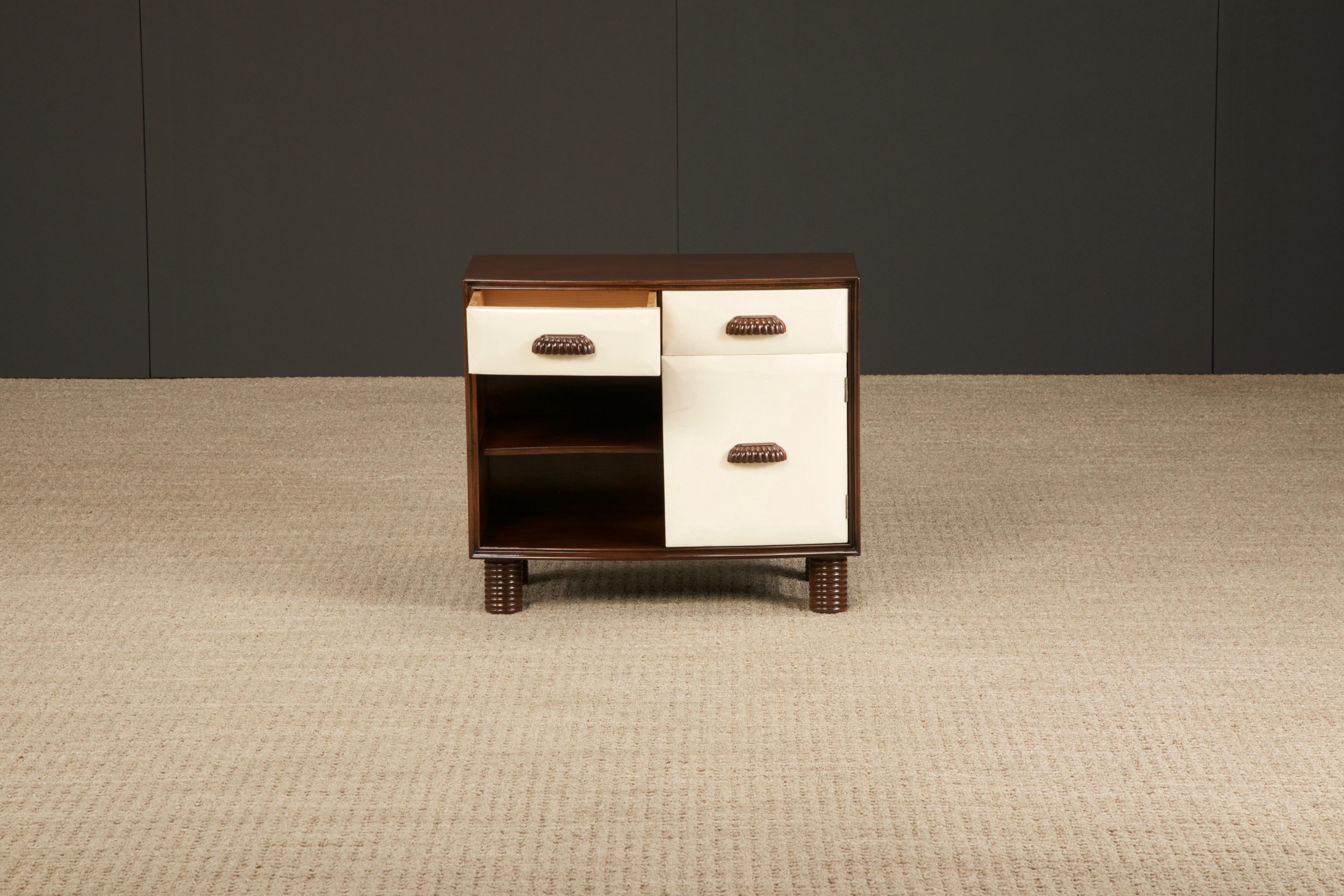 Petite armoire en peau de chèvre attribuée à Osvaldo Borsani, 1950 Italie, restaurée en vente 2