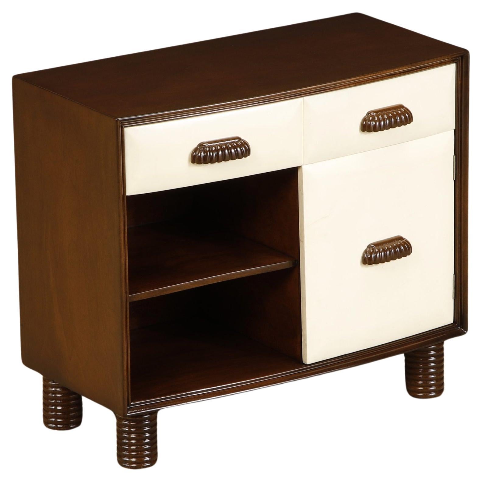 Petite armoire en peau de chèvre attribuée à Osvaldo Borsani, 1950 Italie, restaurée en vente
