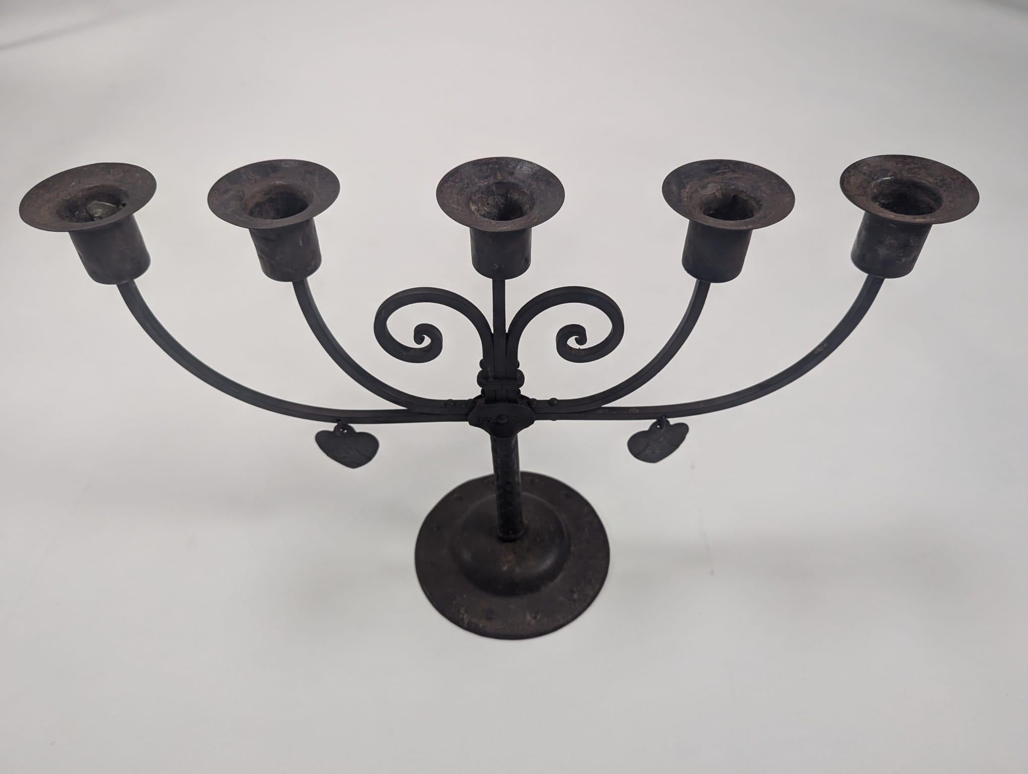 Arts and Crafts Goberg Germania Hugo Berger. Candelabro in ferro a cinque rami realizzato a mano in stile Arts & Crafts. in vendita