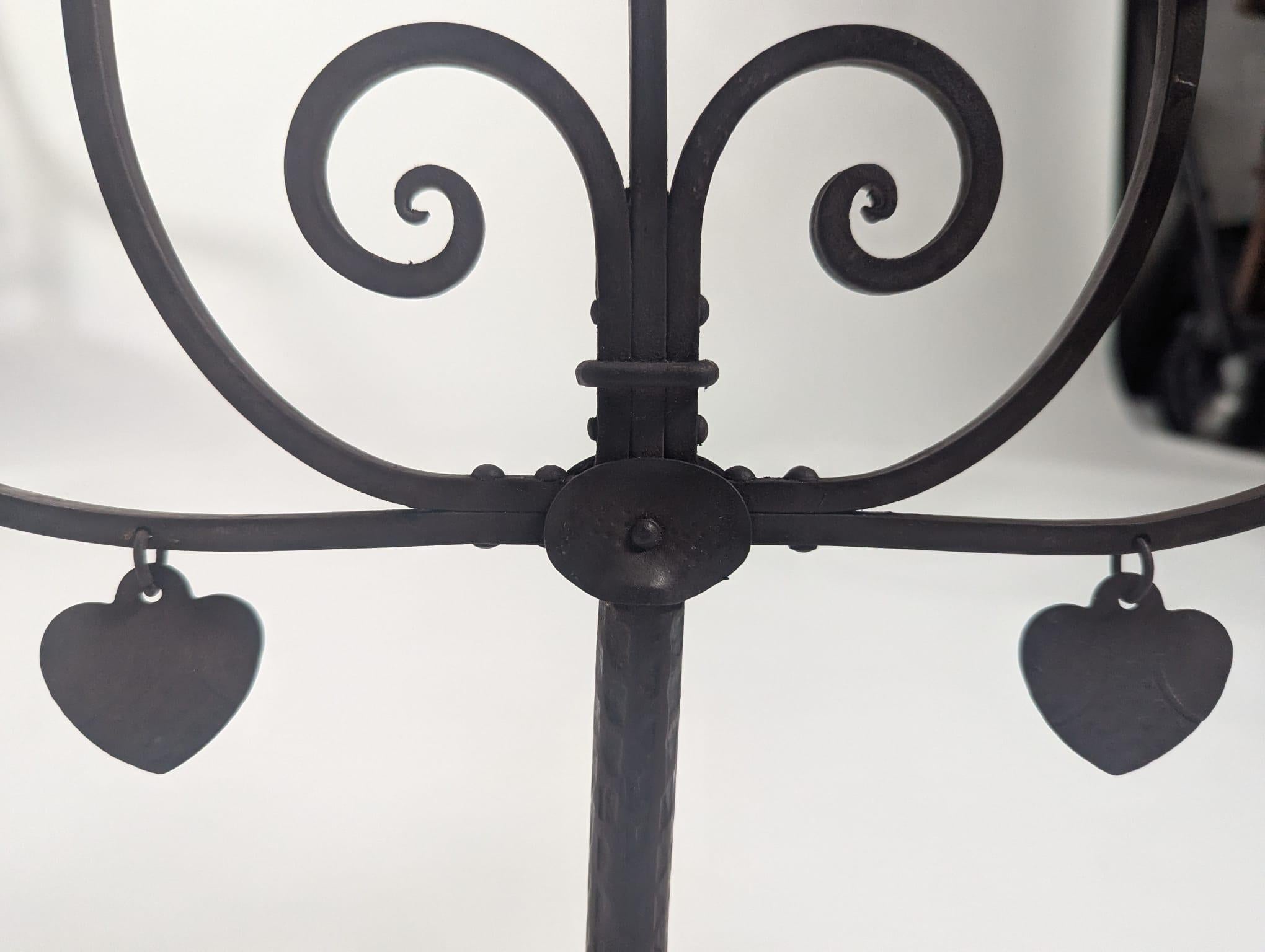 Inizio XX secolo Goberg Germania Hugo Berger. Candelabro in ferro a cinque rami realizzato a mano in stile Arts & Crafts. in vendita