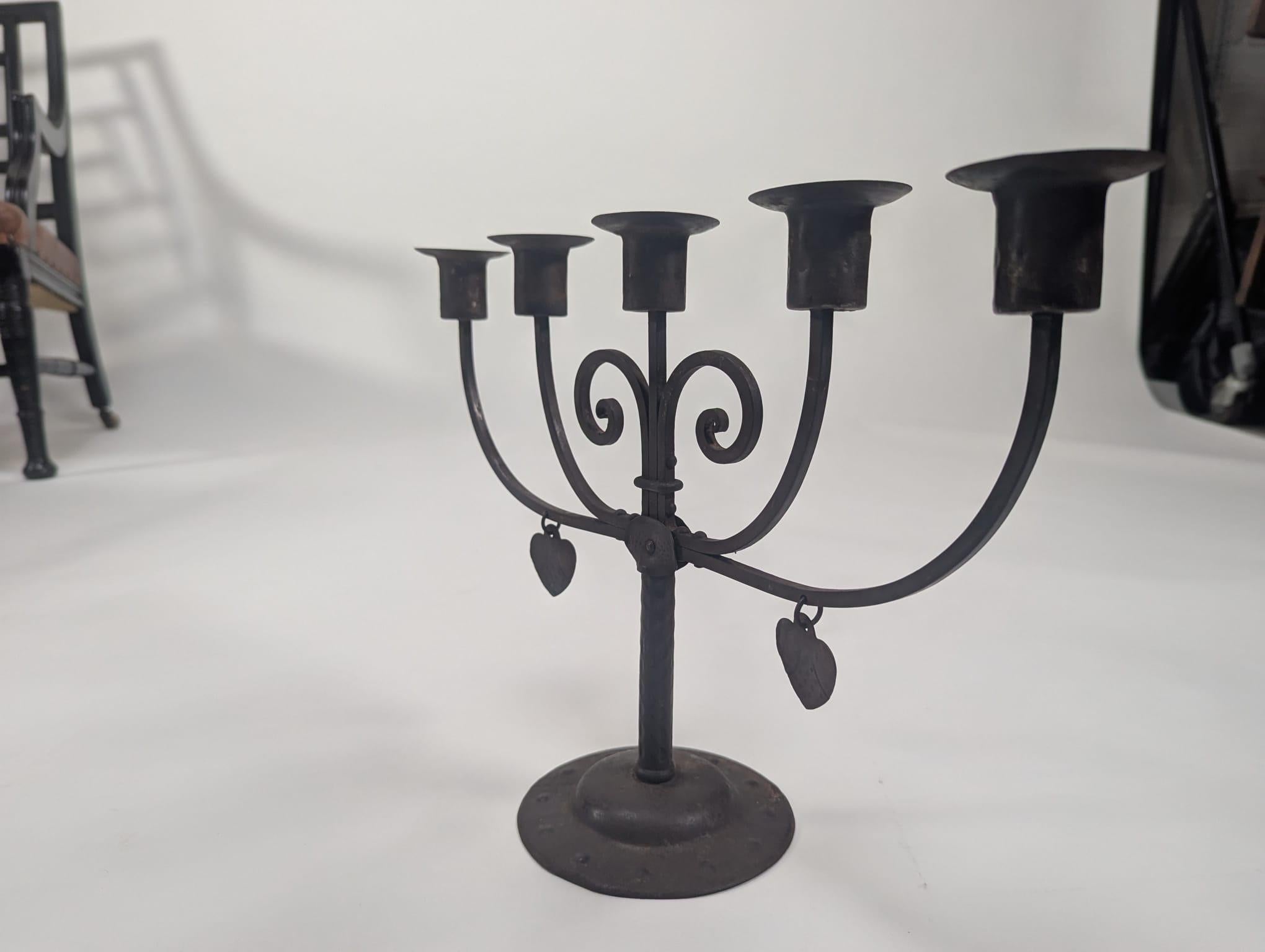 Ferro Goberg Germania Hugo Berger. Candelabro in ferro a cinque rami realizzato a mano in stile Arts & Crafts. in vendita