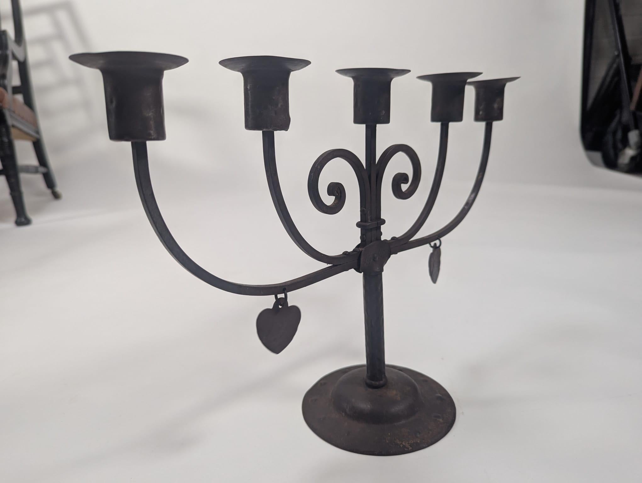Goberg Germania Hugo Berger. Candelabro in ferro a cinque rami realizzato a mano in stile Arts & Crafts. in vendita 1