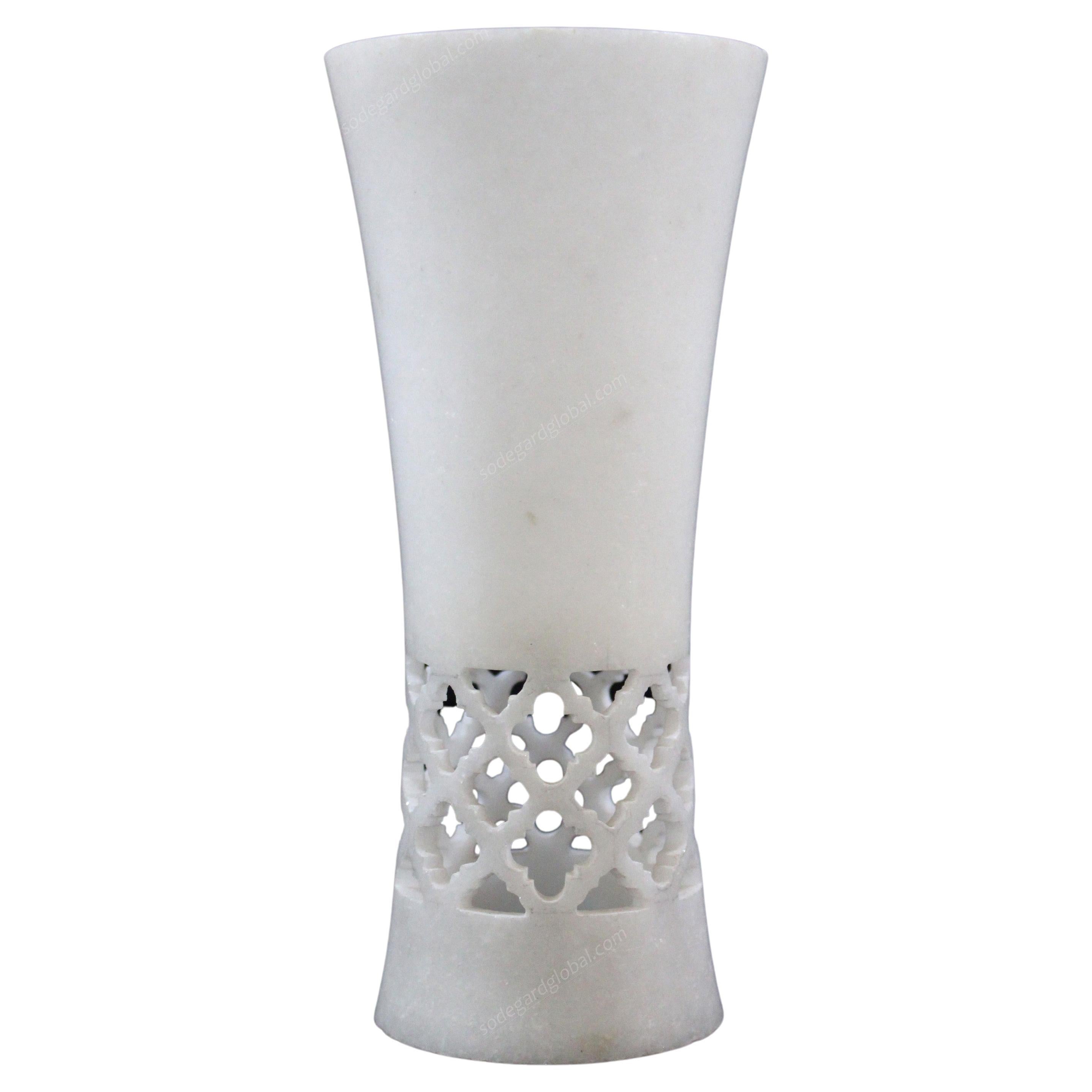 Goblet in white marble handcrafted in India by Stephanie Odegard

Size- 3