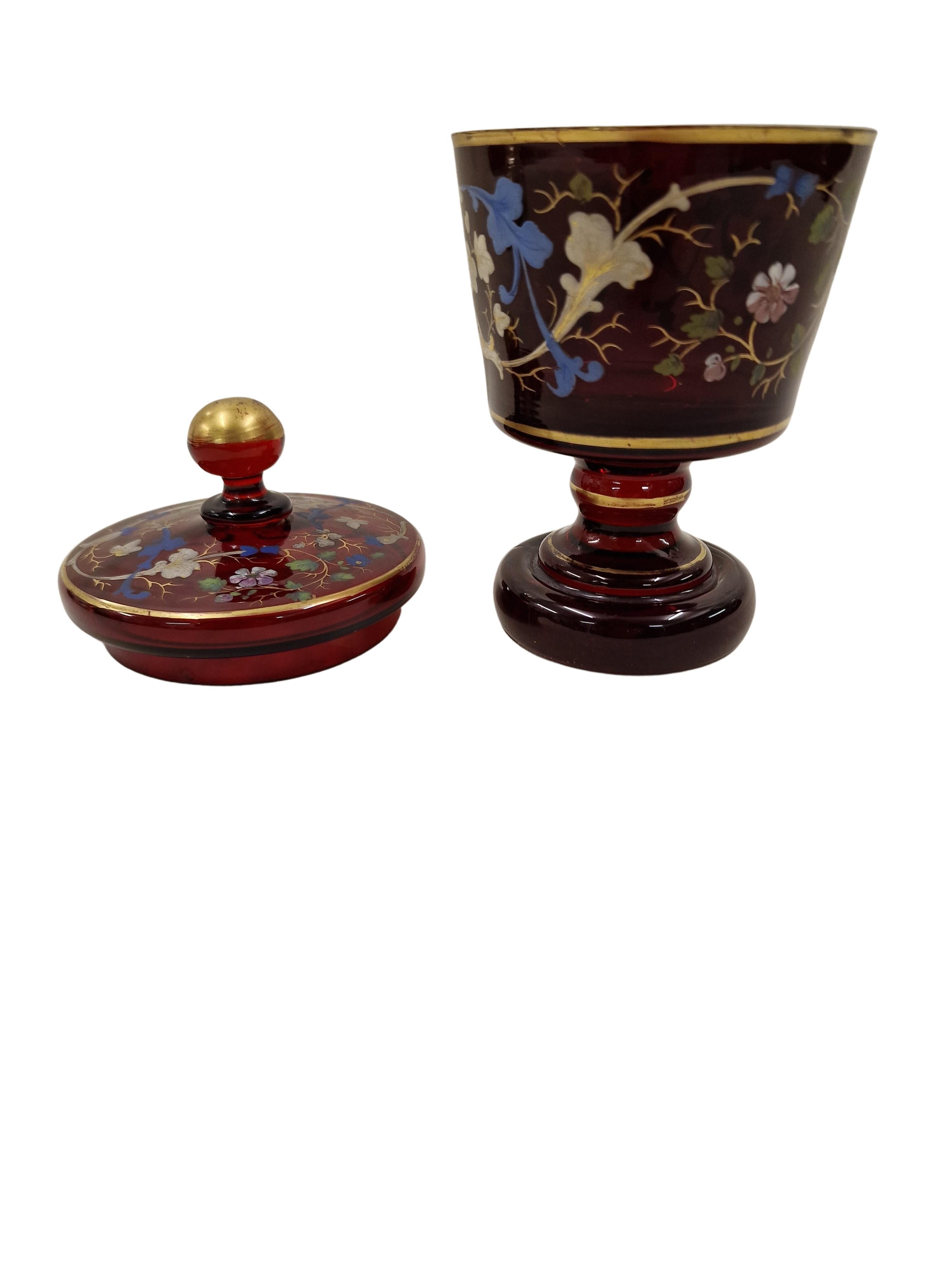 Goblet, Deckelkette, Glas, um 1850, Biedermeier, Österreich (Emaille) im Angebot