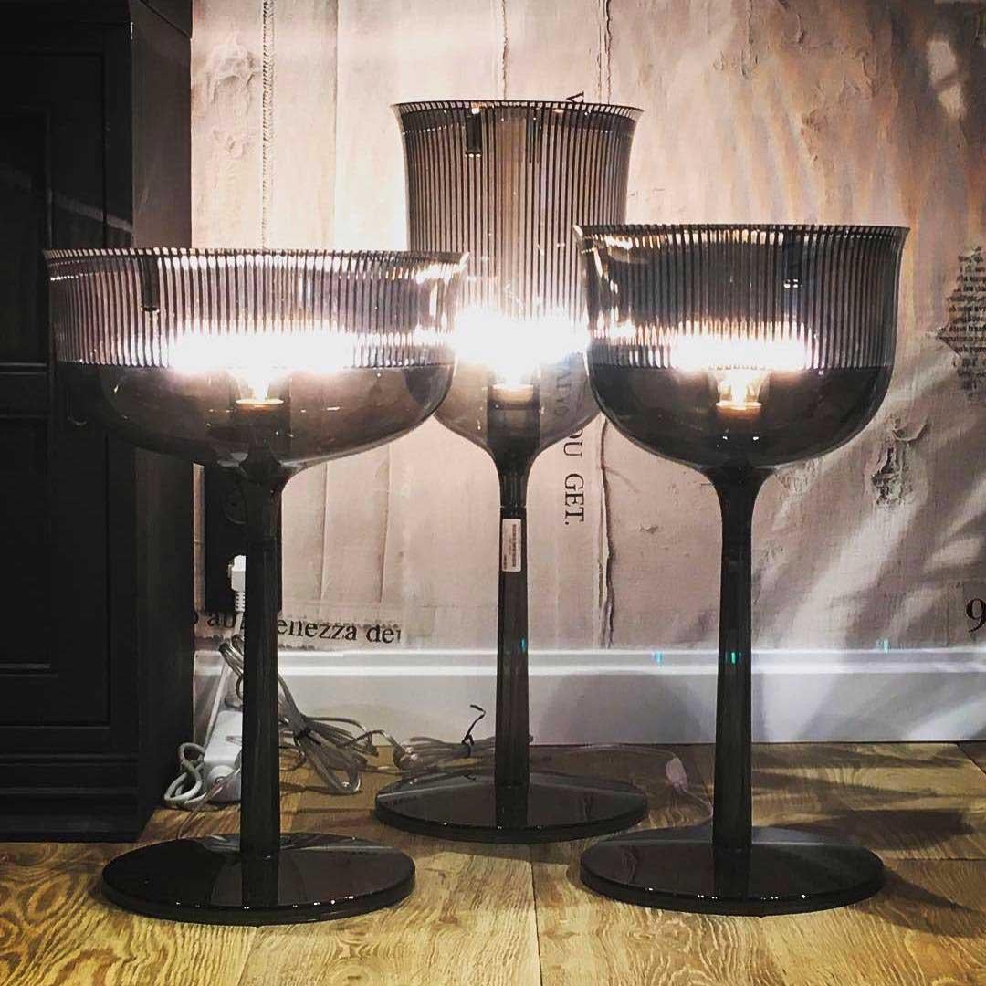 italien Lampe de bureau gobelet medium Fume, conçue par Stefano Giovannoni, fabriquée en Italie en vente