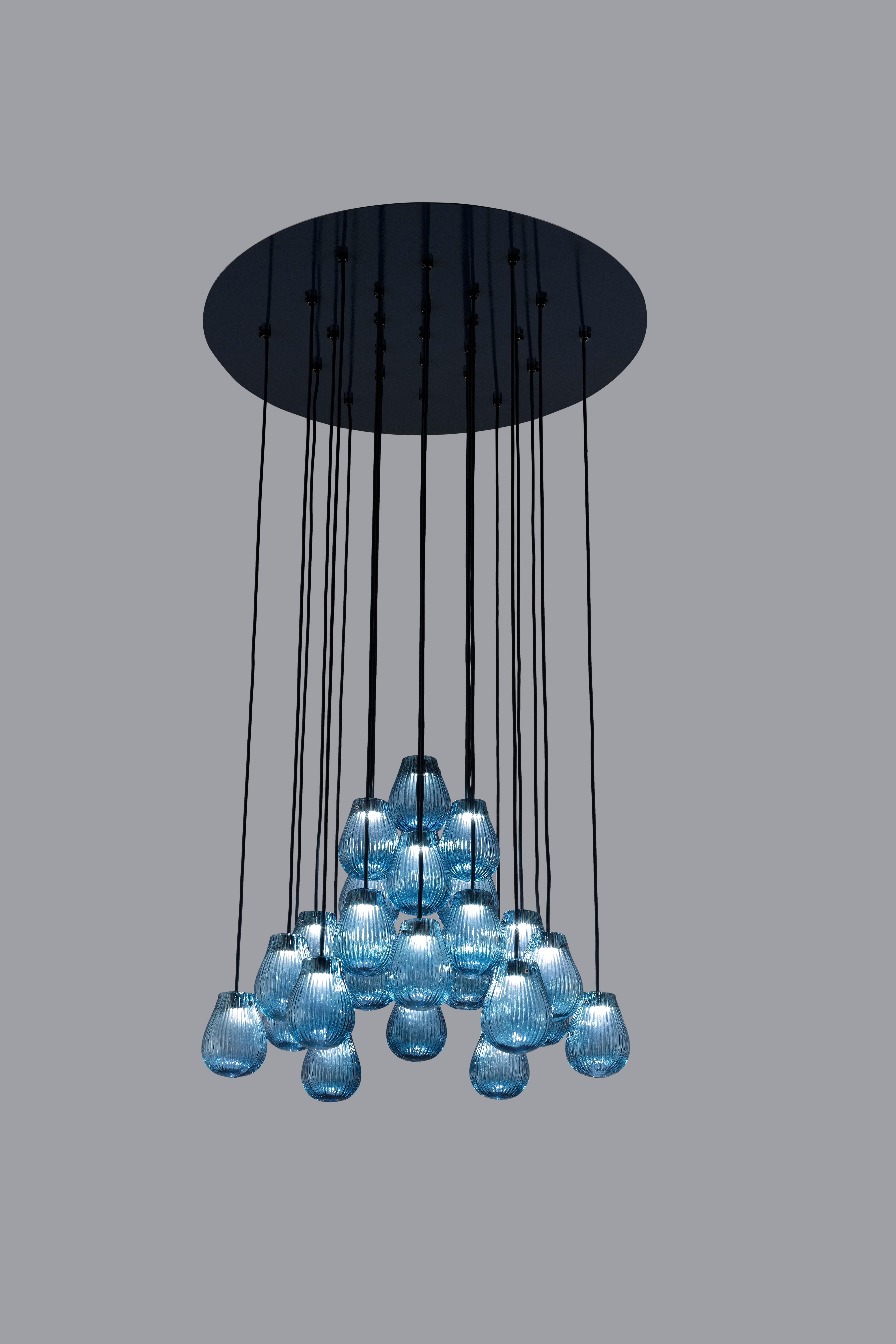 Lampada a sospensione Gocce 60 di Euroluce Lampadari
Dimensioni: Ø 60 x H. 45 cm.
Materiali: Metallo e vetro.

Disponibile in diversi colori. I prezzi possono variare. Tutte le nostre lampade possono essere cablate a seconda del Paese. Se viene
