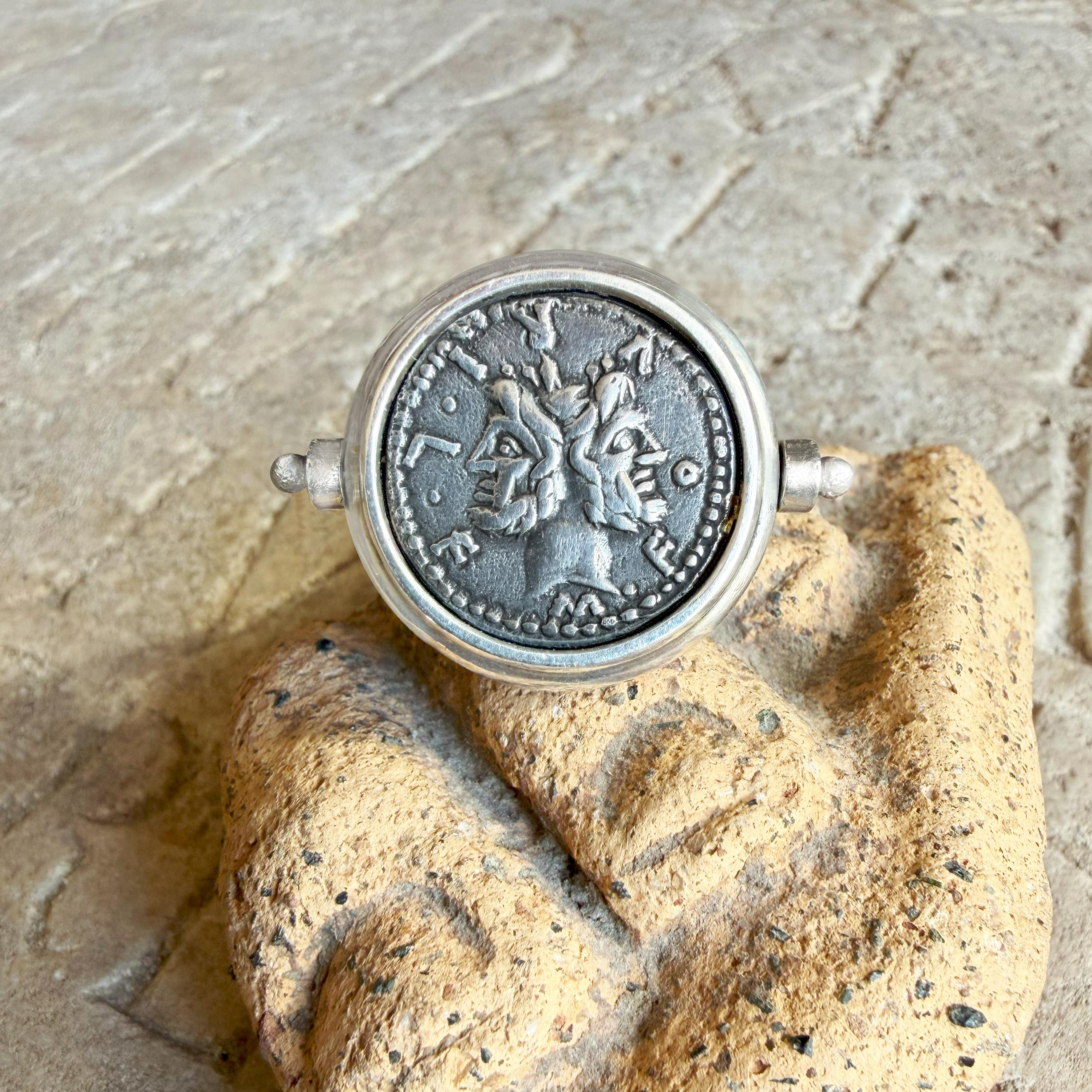 DIEU JANUS Véritable pièce de monnaie romaine antique 2ème siècle. A Silver Silver en vente 2