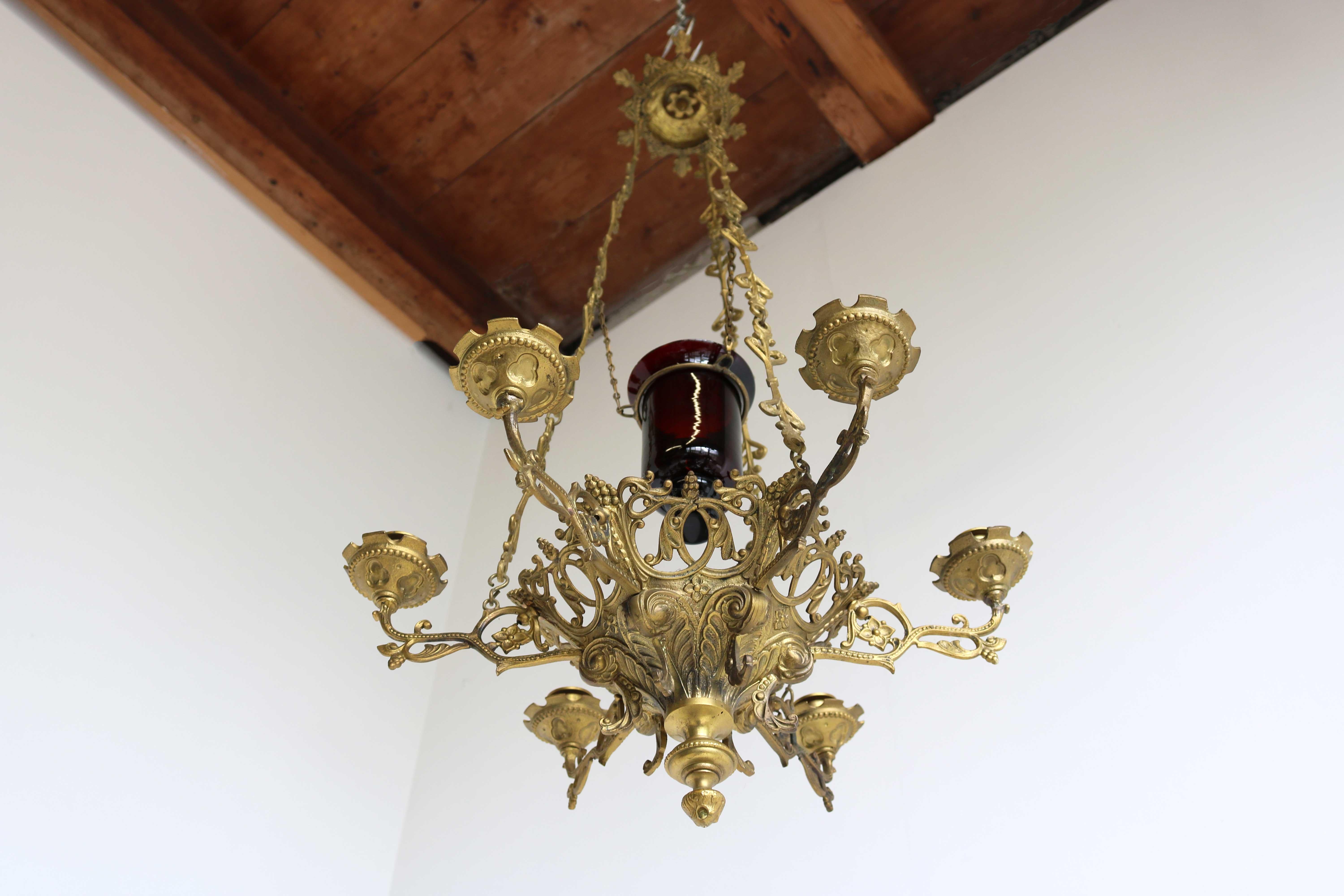 chandelier eglise