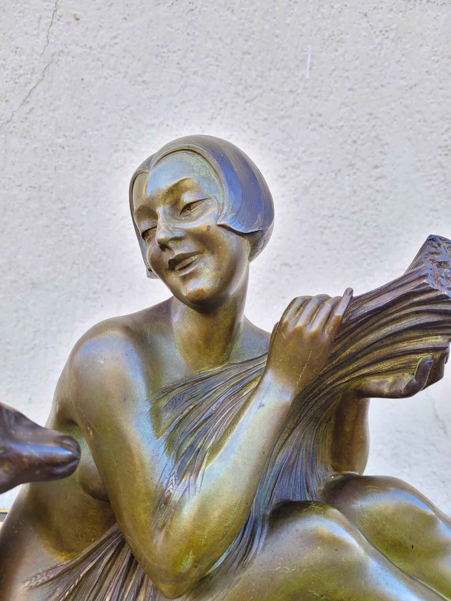 Godard, Frau und Lamm, Art-Déco-Bronze, 20. Jahrhundert (Französisch)