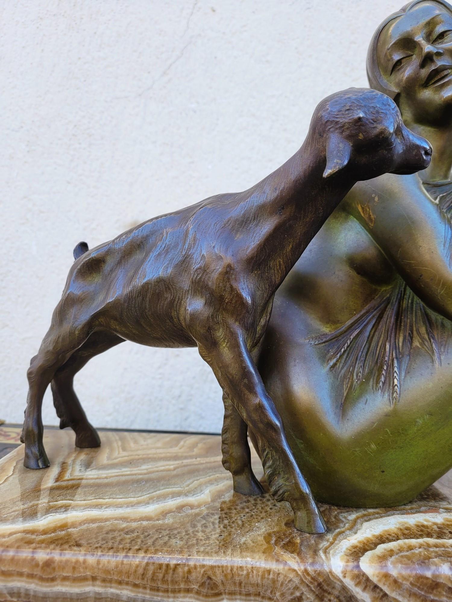 Bronze Godard, femme et agneau, bronze Art déco, 20e siècle en vente