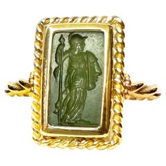 Intaglio en calcédoine romaine véritable de la déesse Athènes (1e - 2e siècle après J.-C.)  Anneau d'or