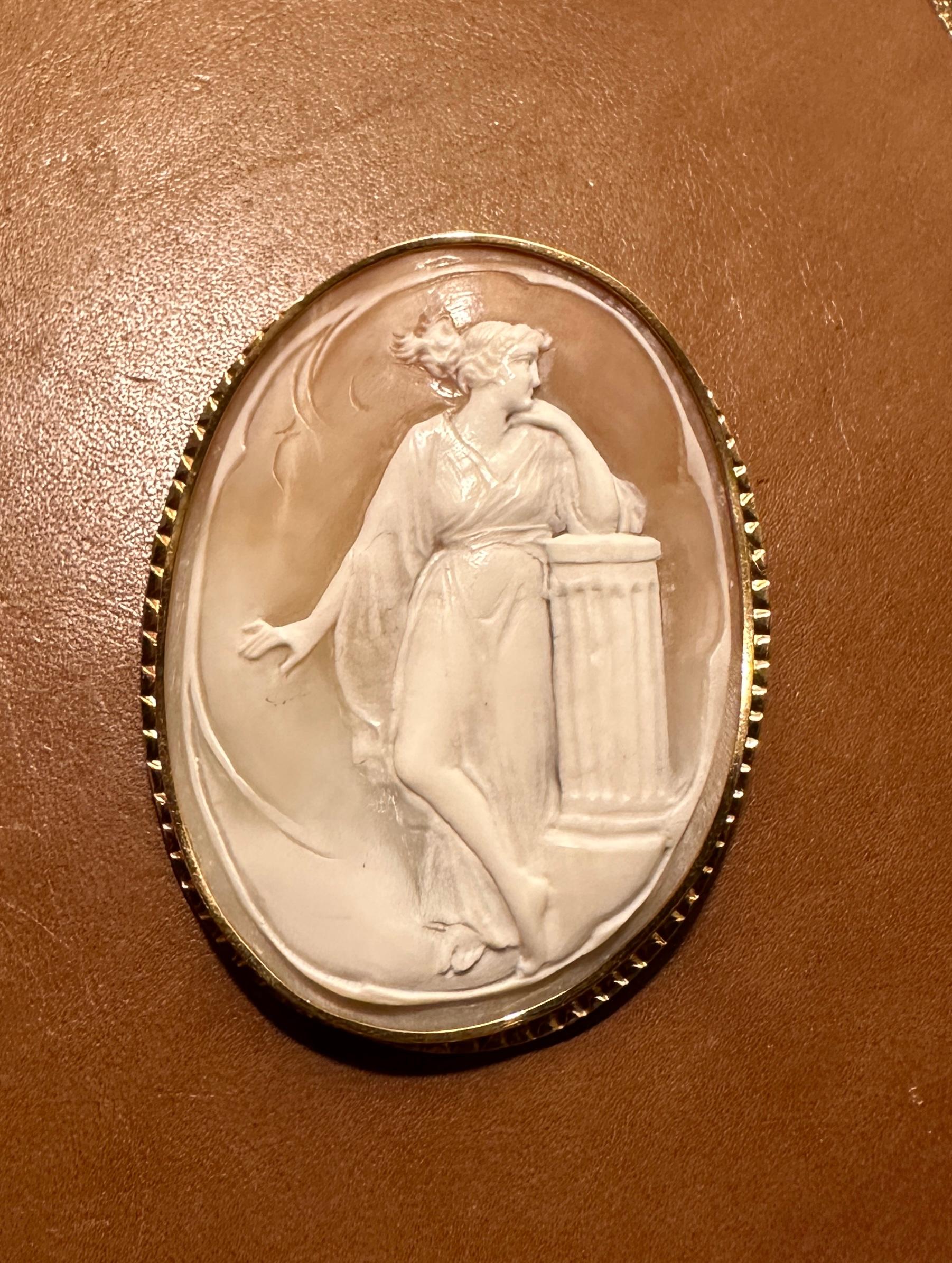 Goddess Cameo Pendant Brooch Necklace 18 Karat Gold Classical Antique 2.5 Inches For Sale 1