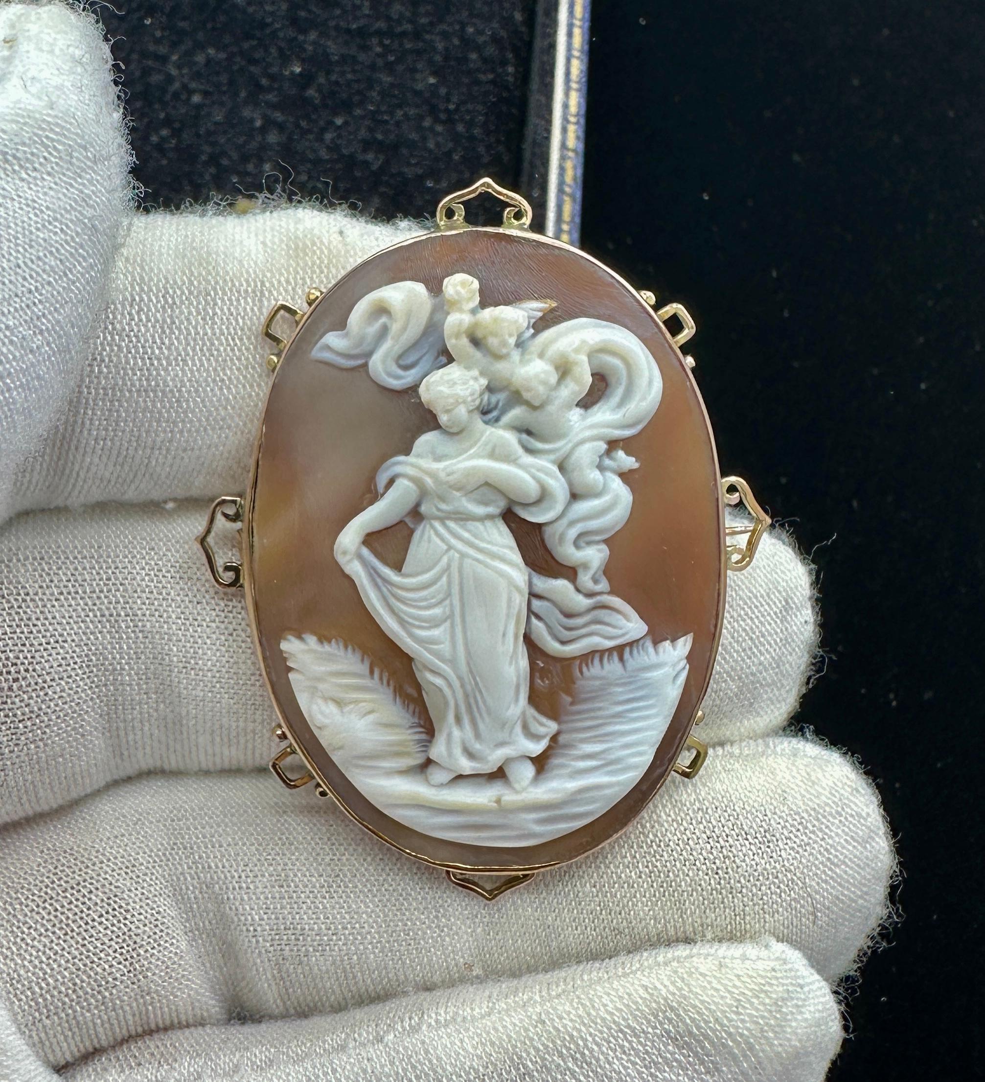 Goddess Cherub Angel Putti Cameo Pendant Brooch Necklace Gold Classical Antique In Excellent Condition For Sale In New York, NY