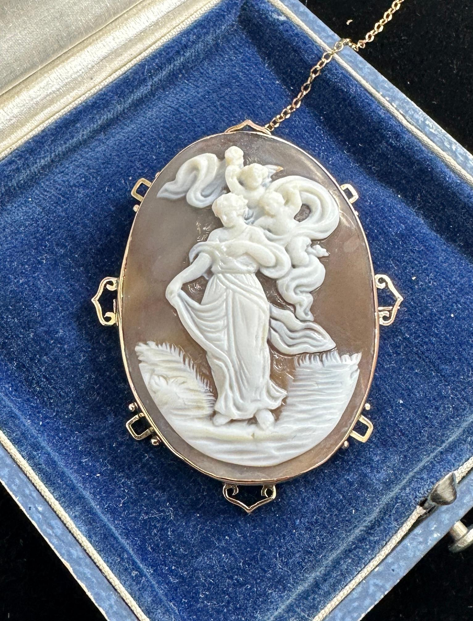 Women's or Men's Goddess Cherub Angel Putti Cameo Pendant Brooch Necklace Gold Classical Antique For Sale