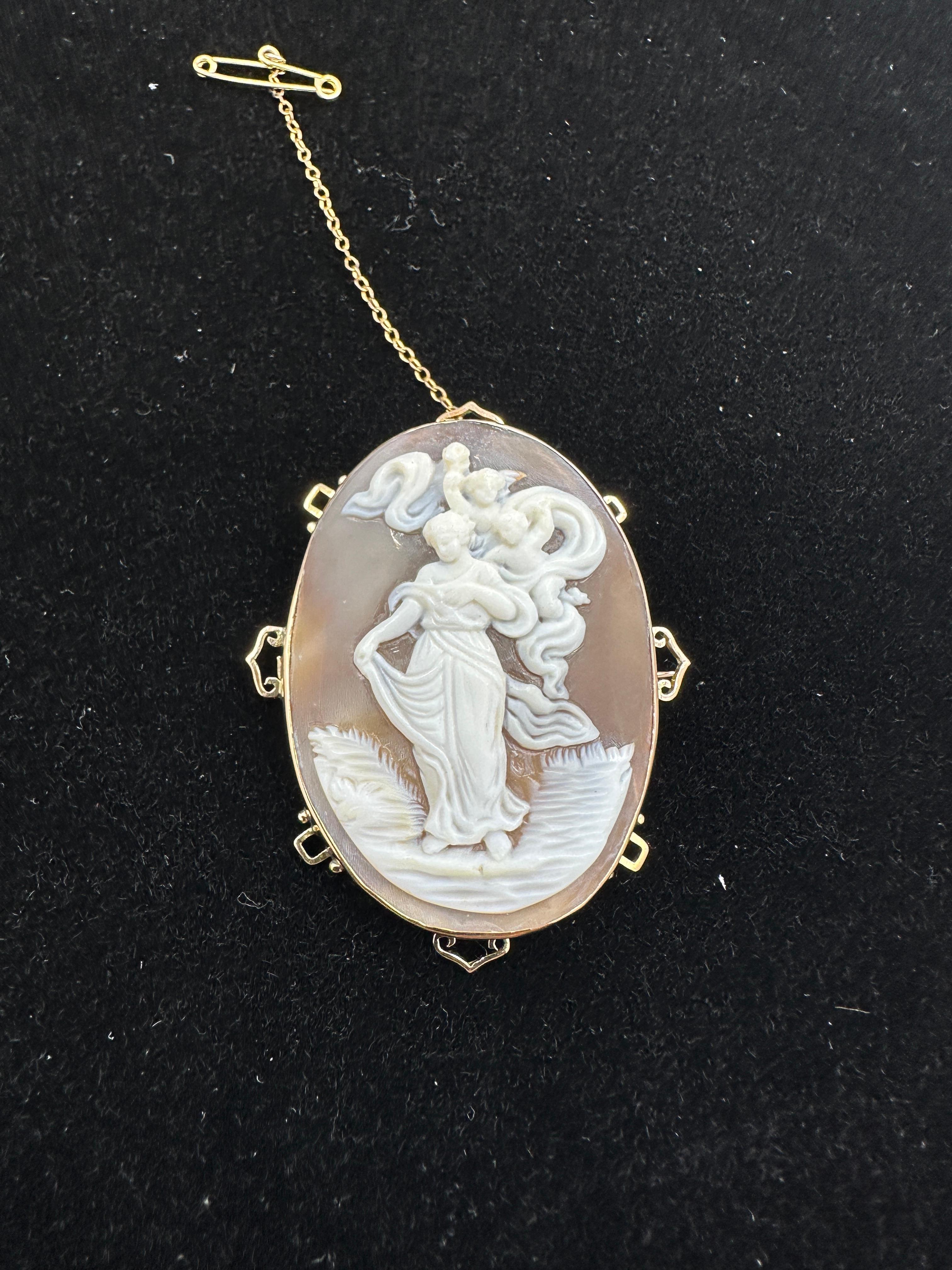 Goddess Cherub Angel Putti Cameo Pendant Brooch Necklace Gold Classical Antique For Sale 3
