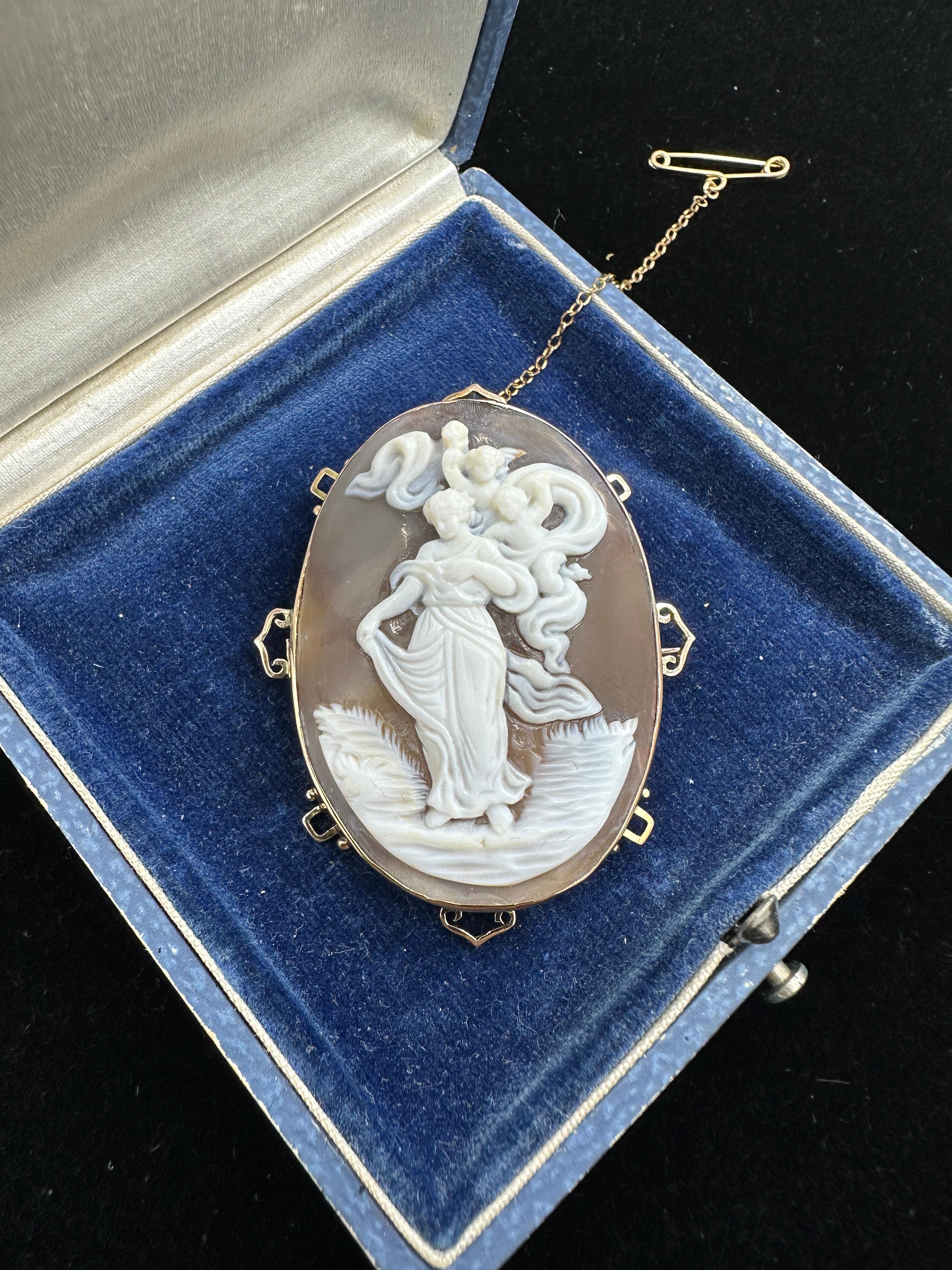 Goddess Cherub Angel Putti Cameo Pendant Brooch Necklace Gold Classical Antique For Sale 4