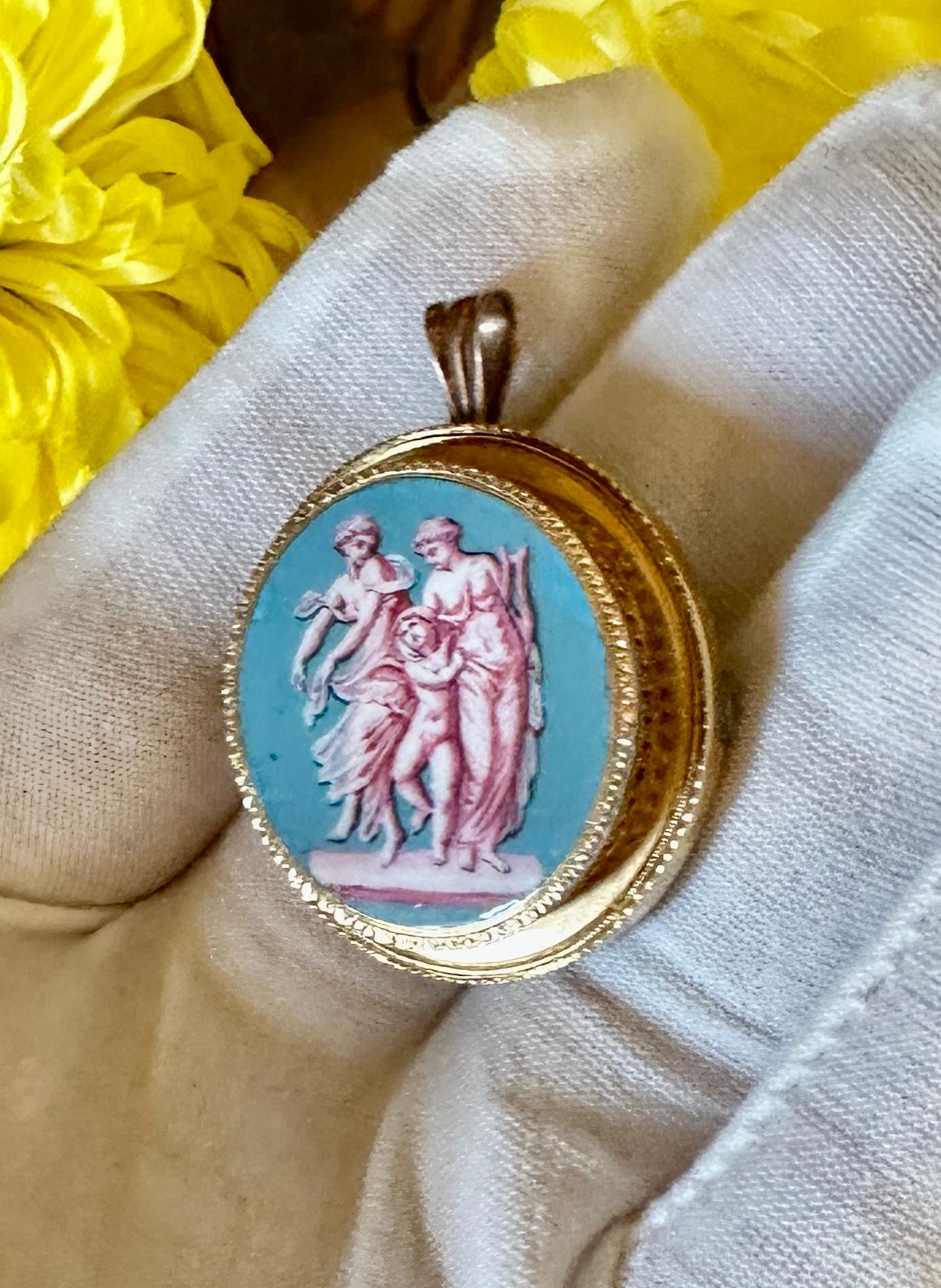 Goddess Cherub Emaille-Halskette mit Anhänger Neoklassizistischer etruskischer Wiedergeburt 18 Karat  für Damen oder Herren im Angebot