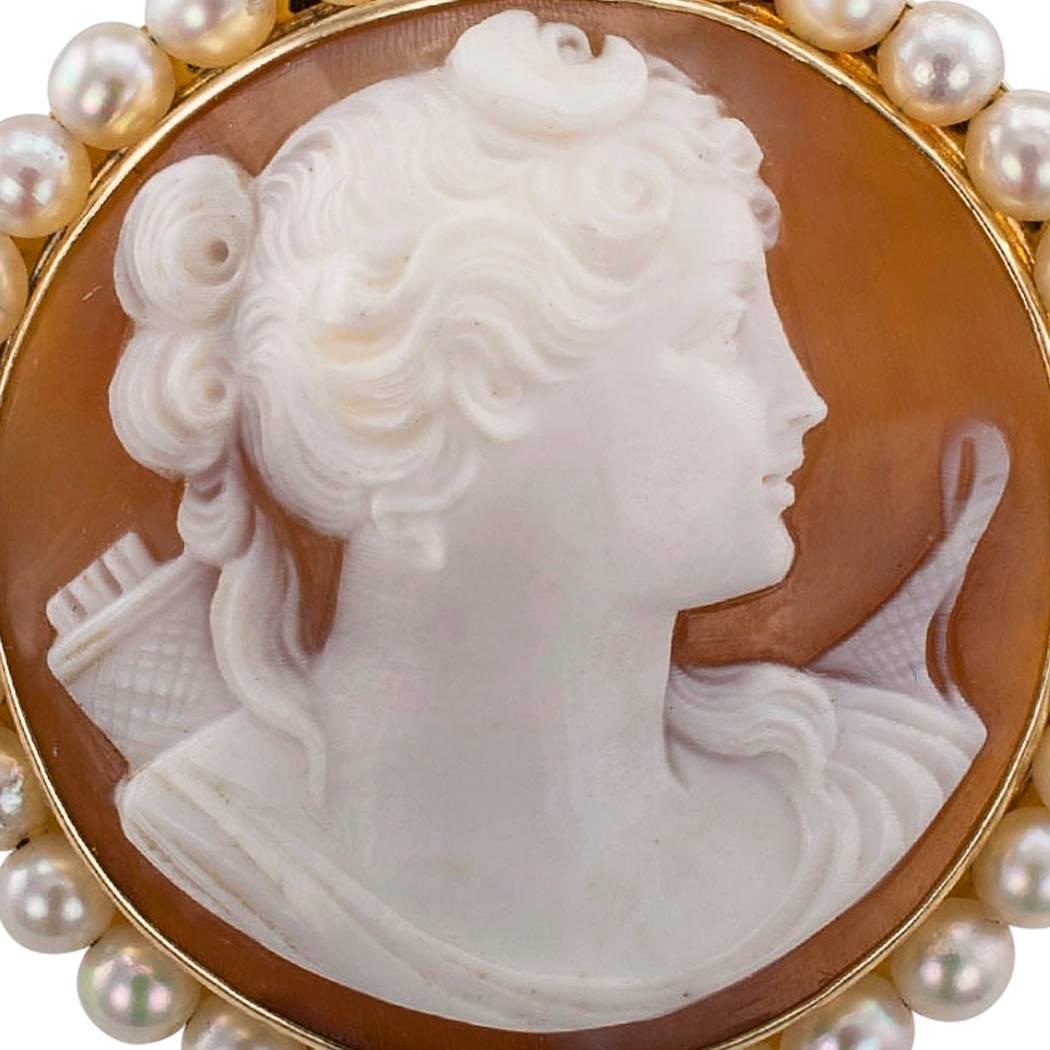 Goddess Diana 1930s Shell Cameo Brooch Pendant Gold Pearls In Good Condition In Los Angeles, CA