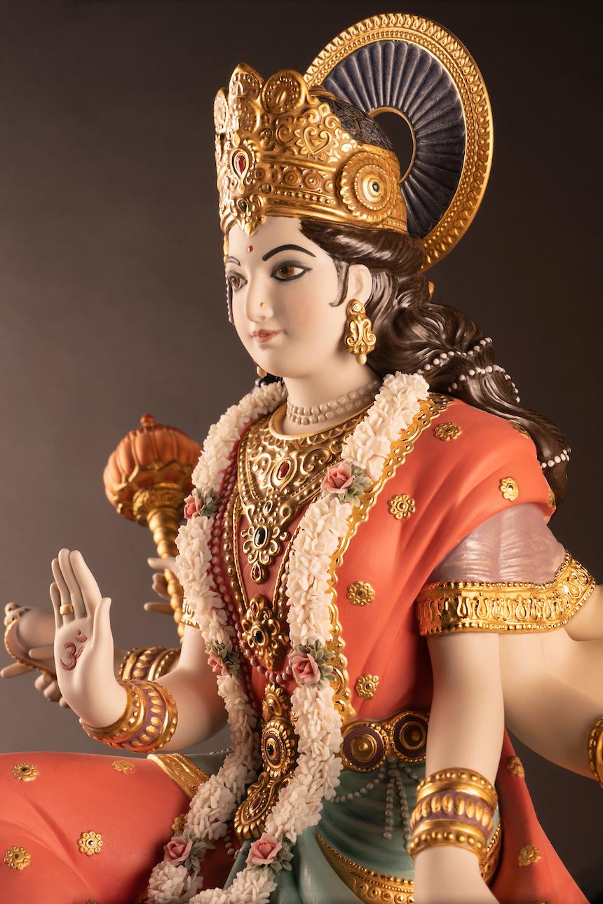 Skulptur der Göttin Durga. Limitierte Auflage  (Handgefertigt) im Angebot