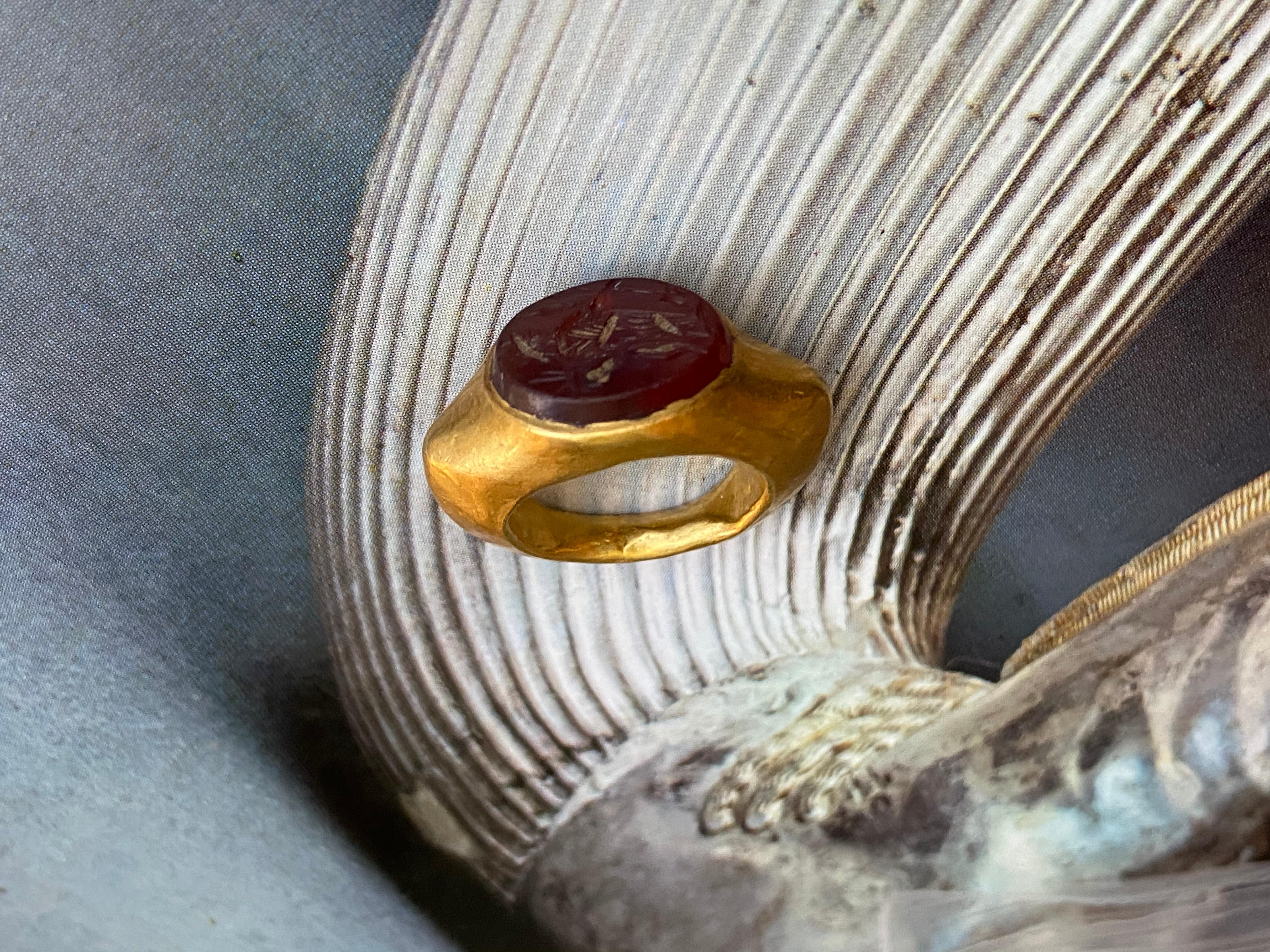 Goddess Fortuna Carnelian Roman Ring, Imperial Era, 1st-2nd c AD, Provenance In Good Condition In Sofia, BG