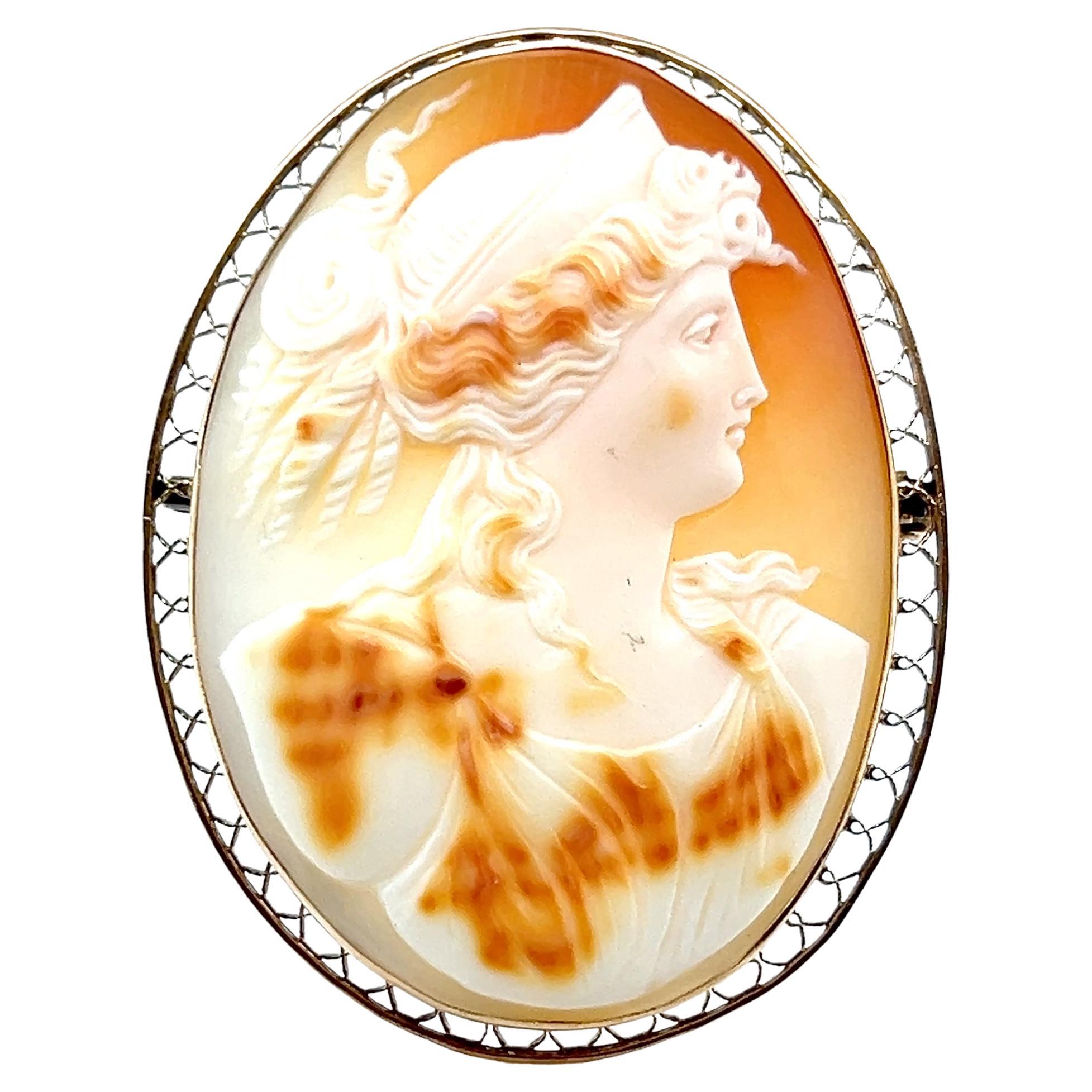 Spilla/pendente con conchiglia a cammeo della Dea Hera in oro giallo 10 carati del 1900