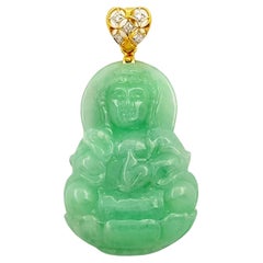 Pendentif déesse de la misère en jade sculpté et diamants serti dans des montures en or 18 carats