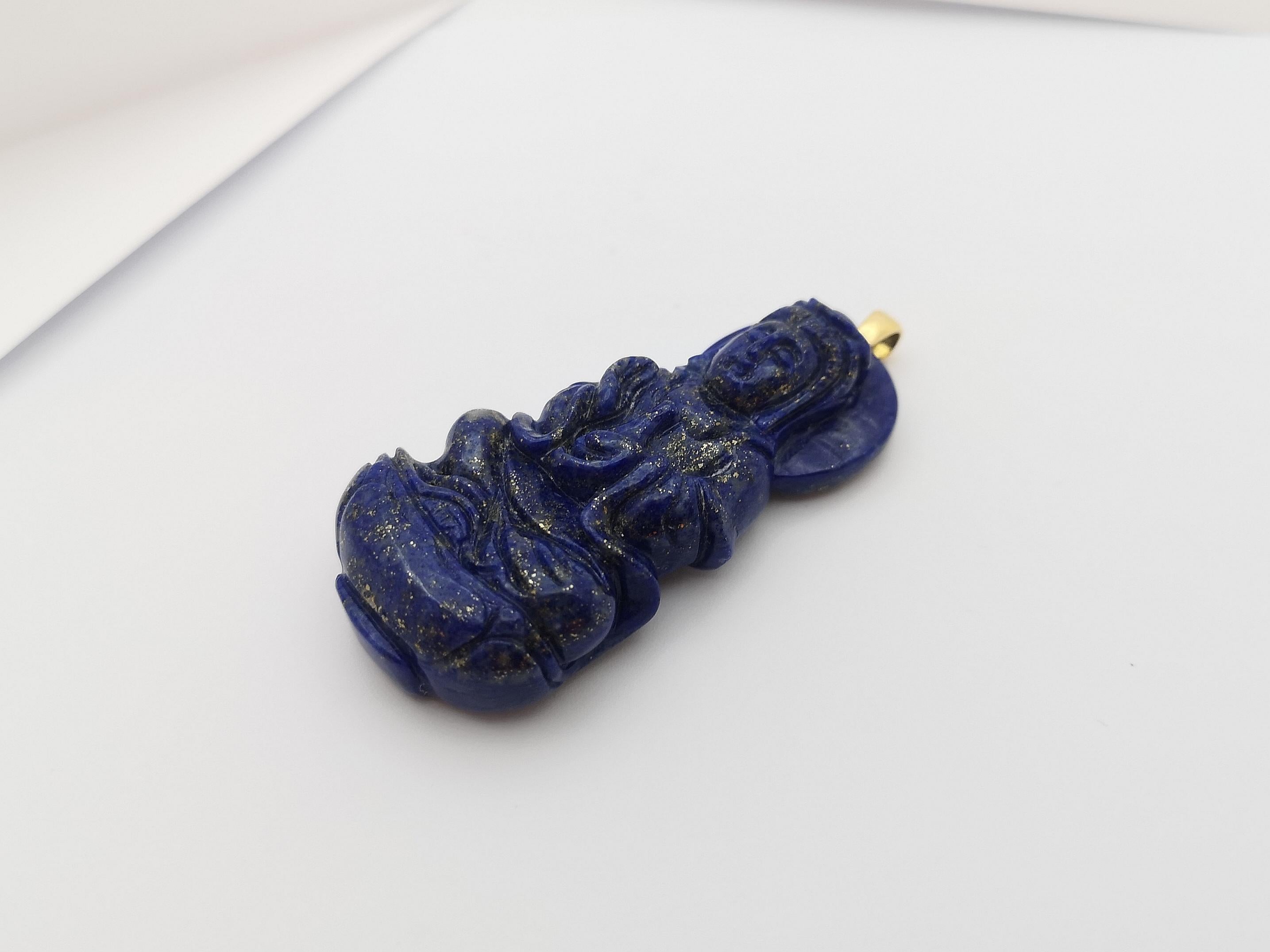 Pendentif en or 18 carats serti d'une déesse de la misère en Lapiz Lazuli sculptée en vente 1