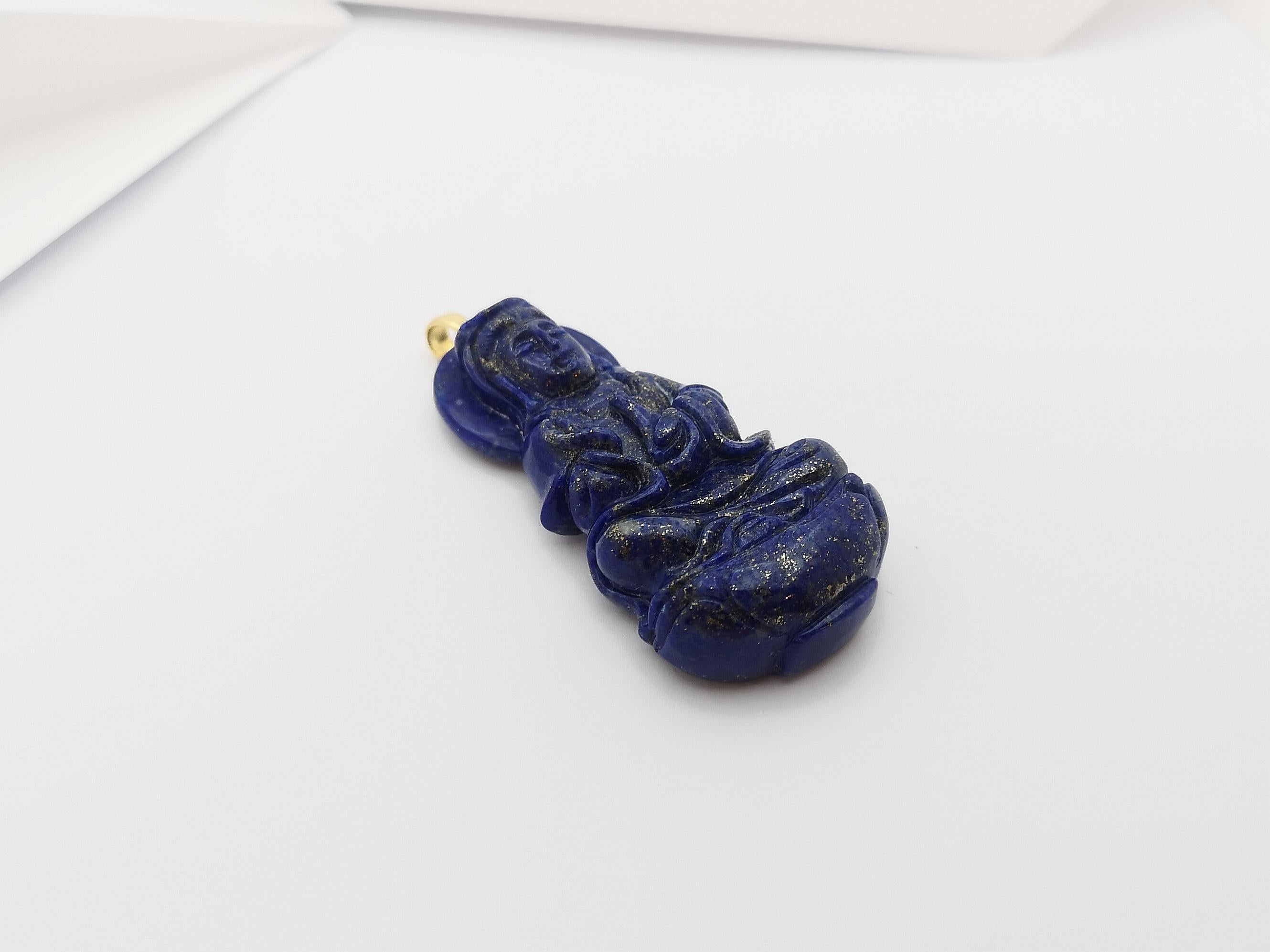Pendentif en or 18 carats serti d'une déesse de la misère en Lapiz Lazuli sculptée en vente 3