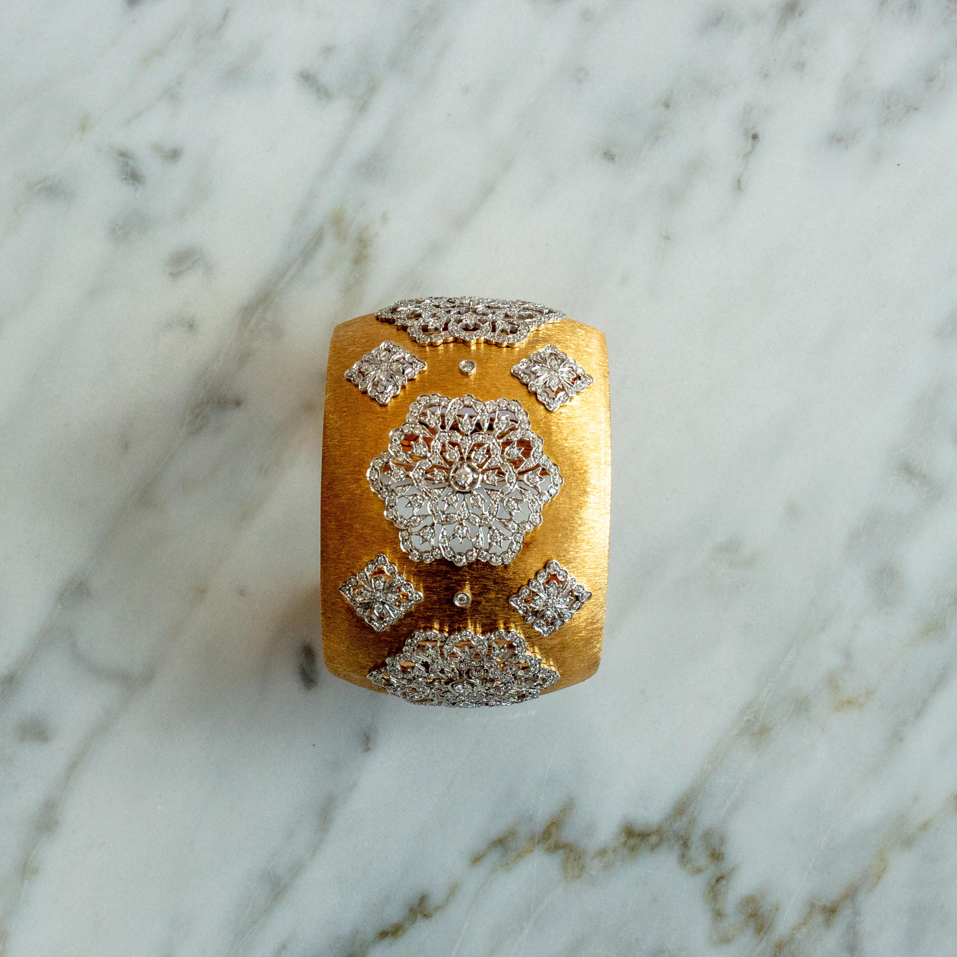 Die Göttin Prime, Manschettenarmband mit Diamanten und Gold in florentinischer Ausführung, nur ein Stück 7