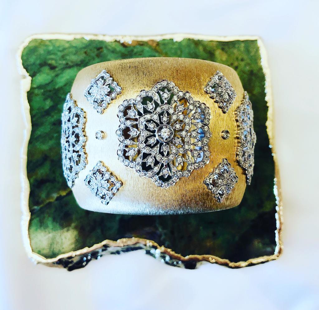 Die Göttin Prime, Manschettenarmband mit Diamanten und Gold in florentinischer Ausführung, nur ein Stück 13