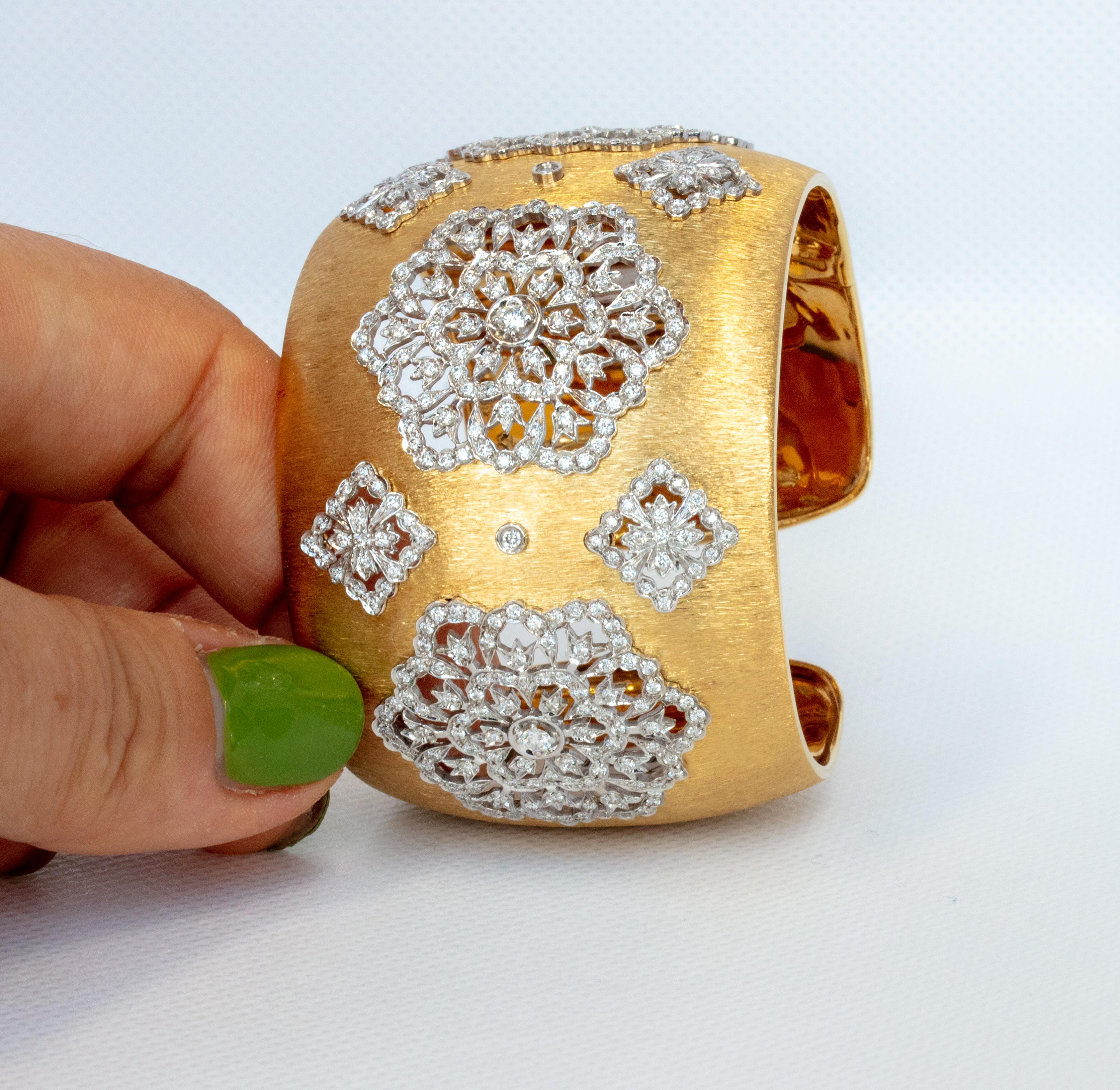 Die Göttin Prime, Manschettenarmband mit Diamanten und Gold in florentinischer Ausführung, nur ein Stück 2