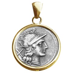 Pendentif en or 18 carats représentant la déesse Rome et Dioscuri à cheval, pièce romaine de 211 av. J.-C.