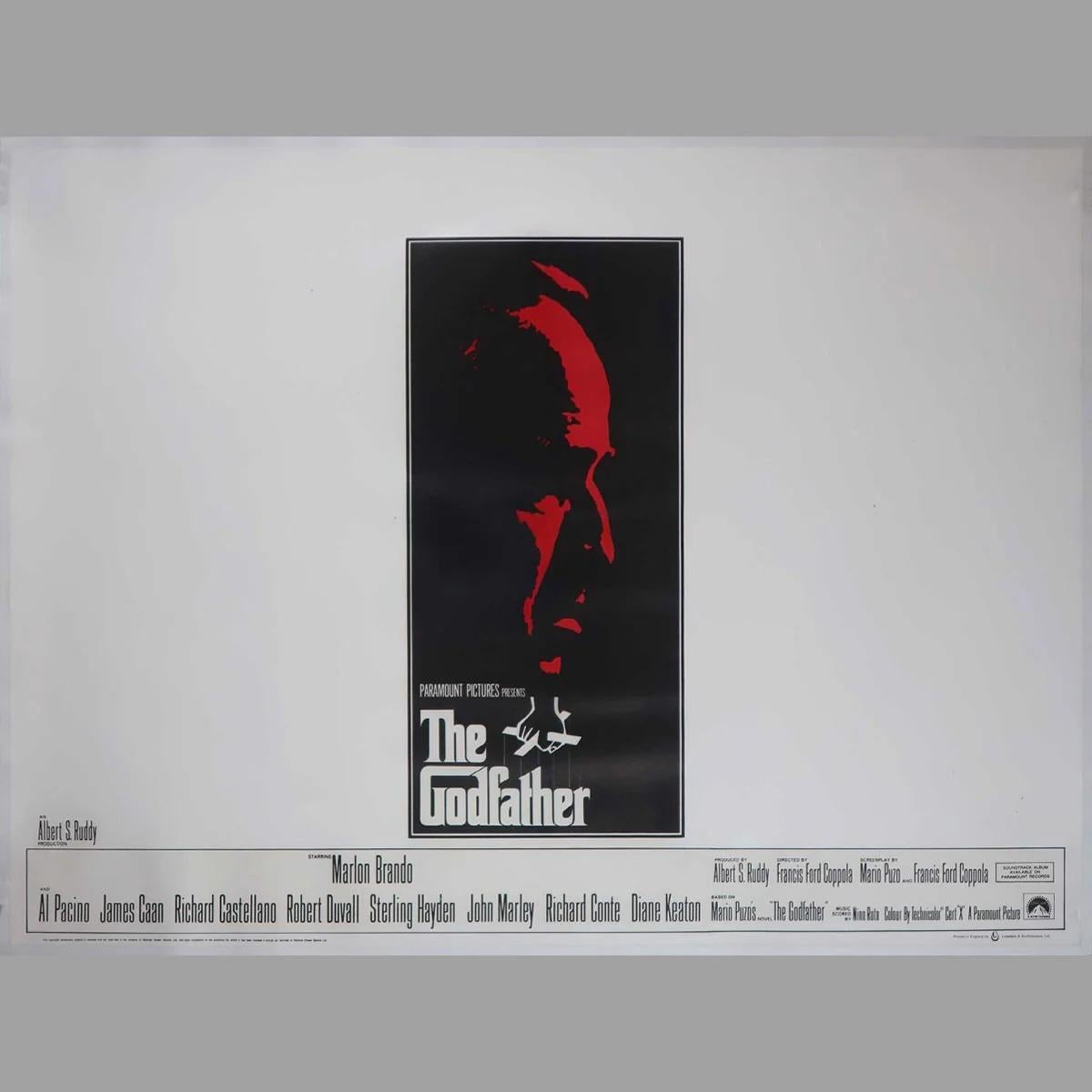 Der Pate, Der Pate (1972)
Original British Quad (30 X 40 Zoll)

Don Vito Corleone, Oberhaupt einer Mafiafamilie, beschließt, sein Imperium an seinen jüngsten Sohn Michael zu übergeben. Seine Entscheidung bringt jedoch ungewollt das Leben seiner