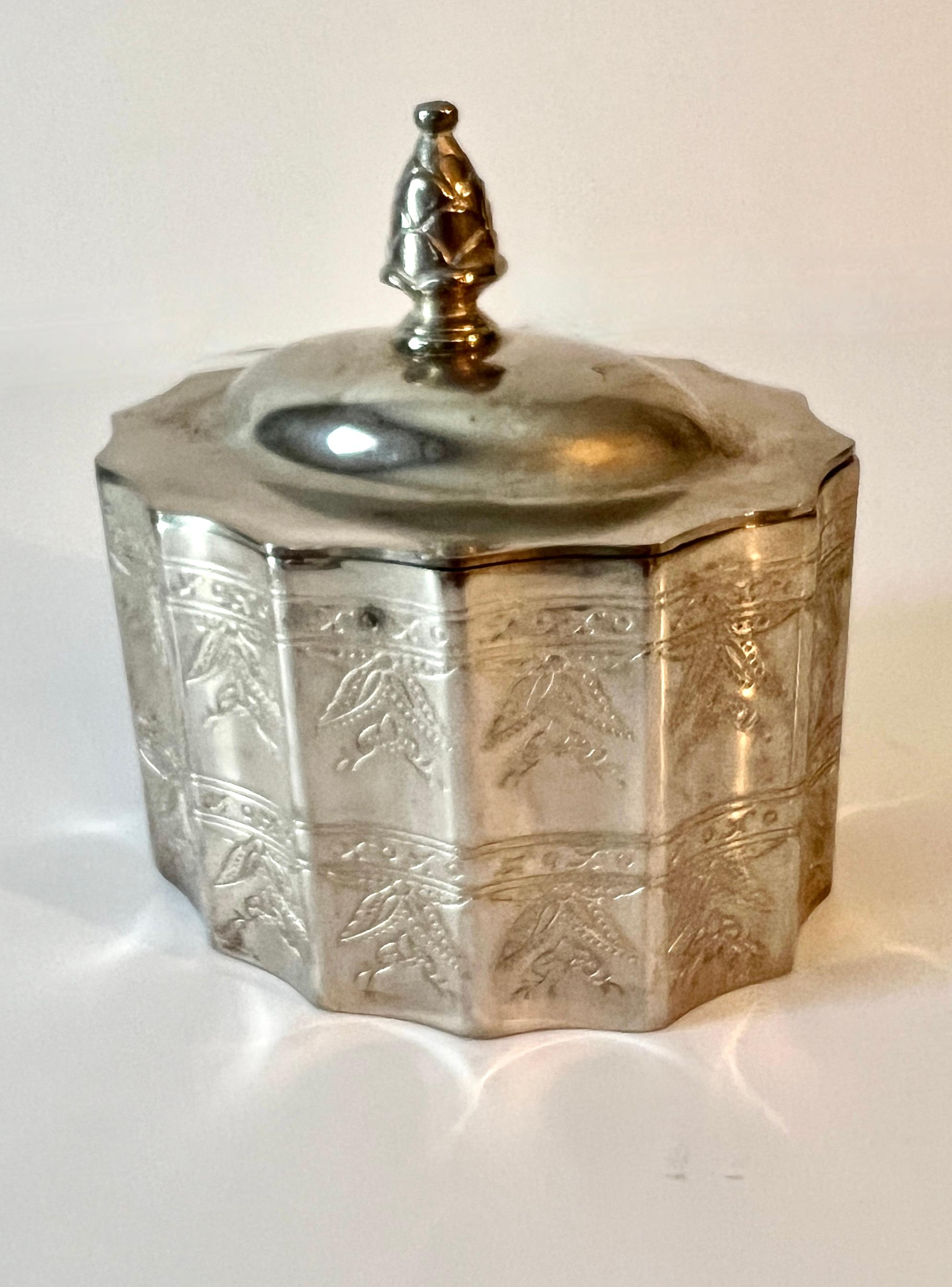 Lovely etched and scalloped silver plate trinket box - with a removable lid and lined in red velvet.  The lid has an acorn finial. 

A compliment to any desk or work station.  Storing things like jewelry, office supplies, 420 or candy - a very