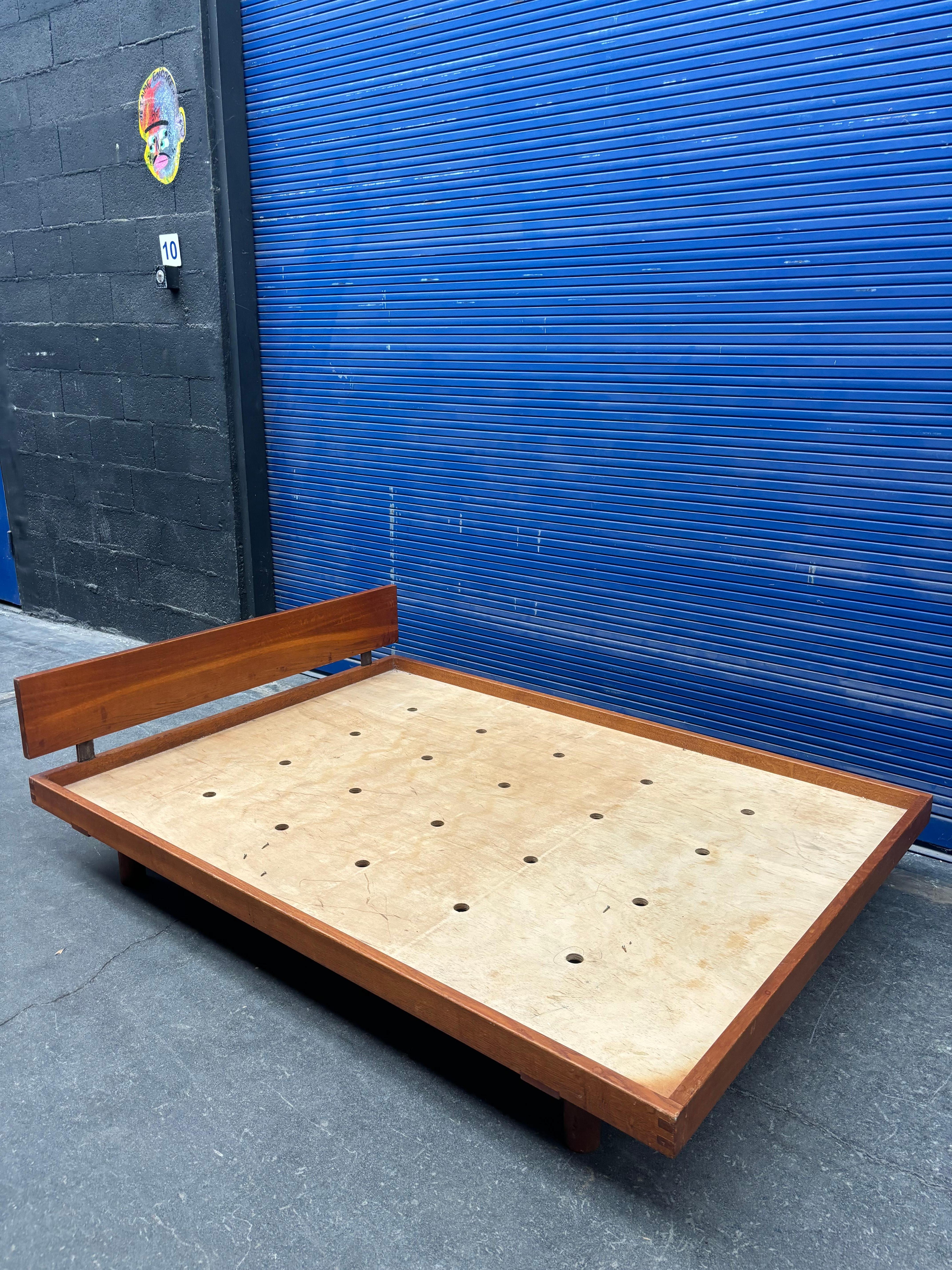 Fine XX secolo Letto Godot di Pierre Chapo in vendita