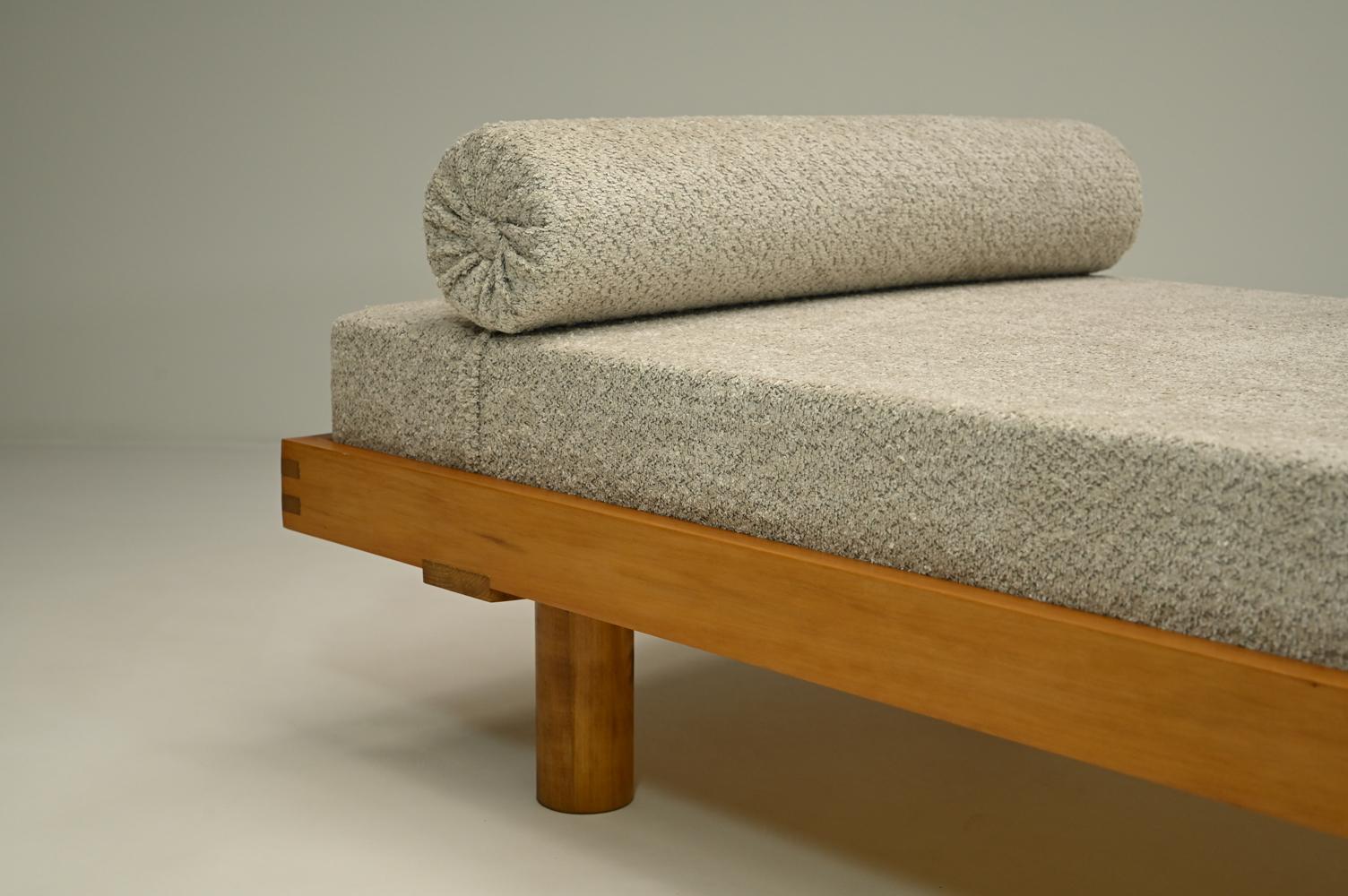 Mid-20th Century “Godot” daybed attributed to Pierre Chapo, 1950s France. For Sale