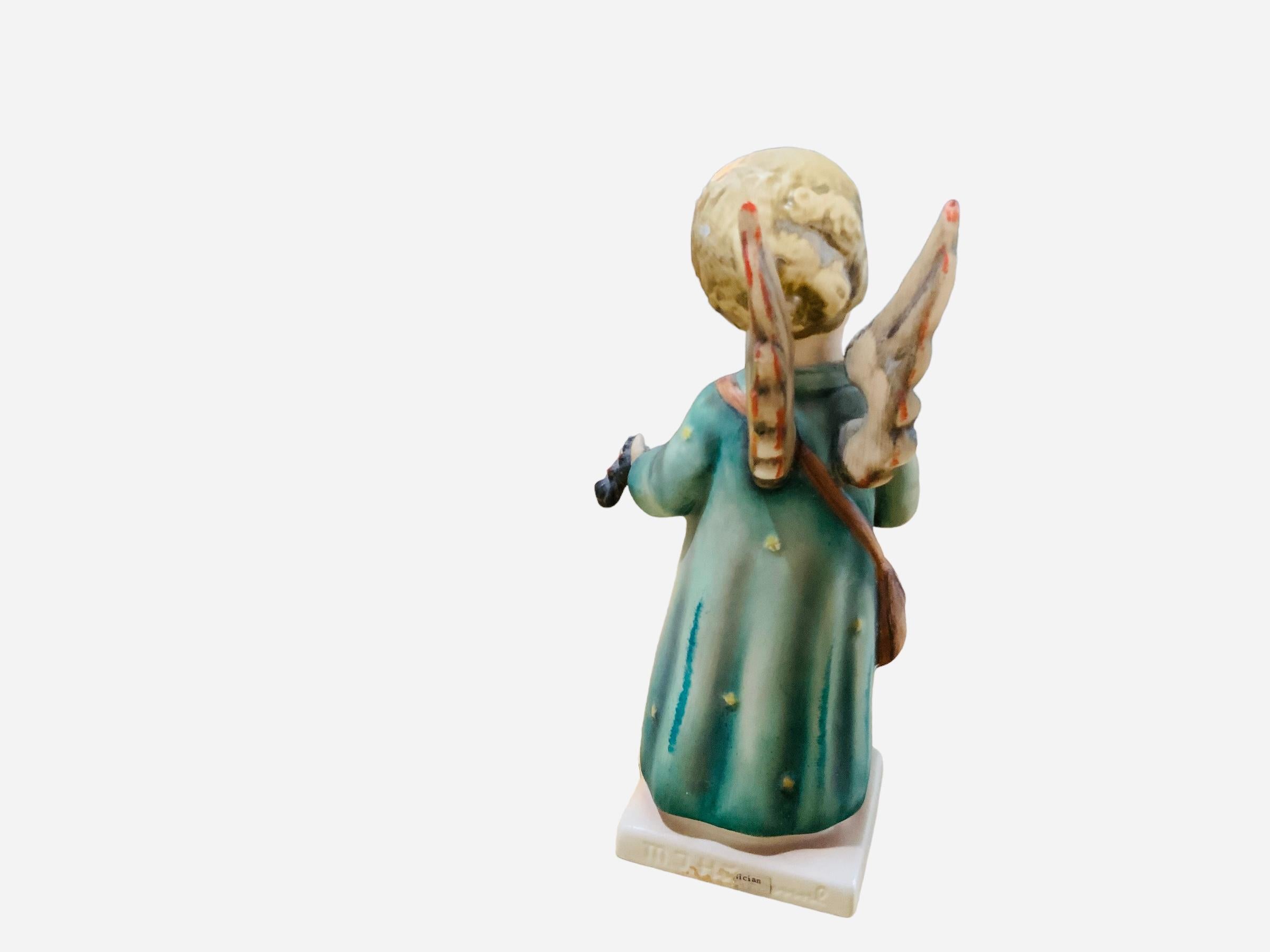 Allemand Figurine d'ange céleste musicien en porcelaine de la société Goebel Hummel