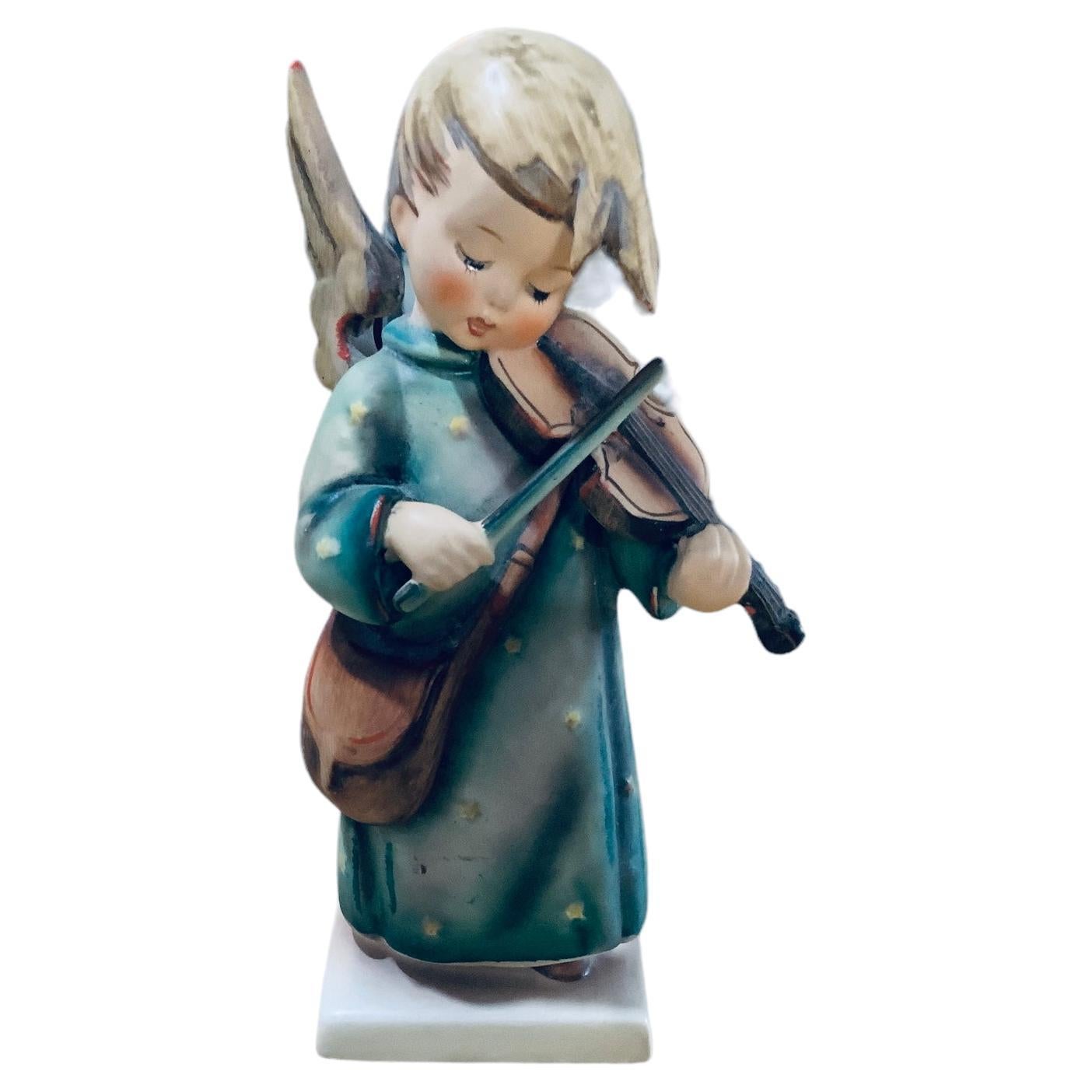 Figurine d'ange céleste musicien en porcelaine de la société Goebel Hummel