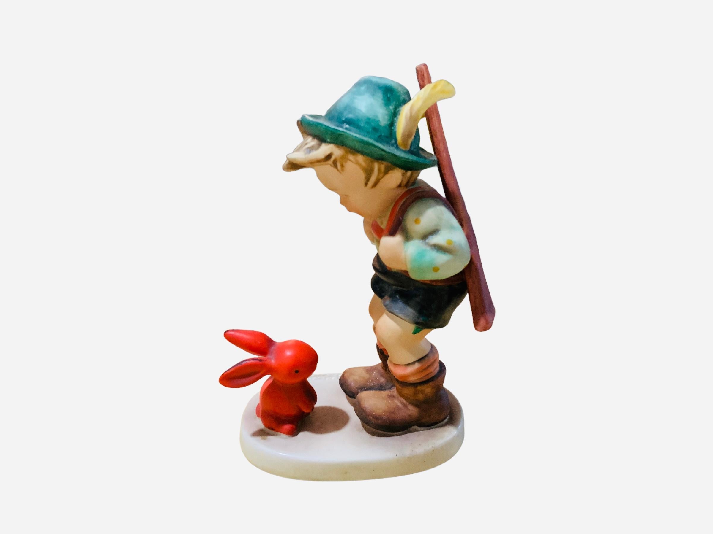 Goebel Company Hummel-Porzellan-Figur eines sinnlichen Jägers (Romantik) im Angebot