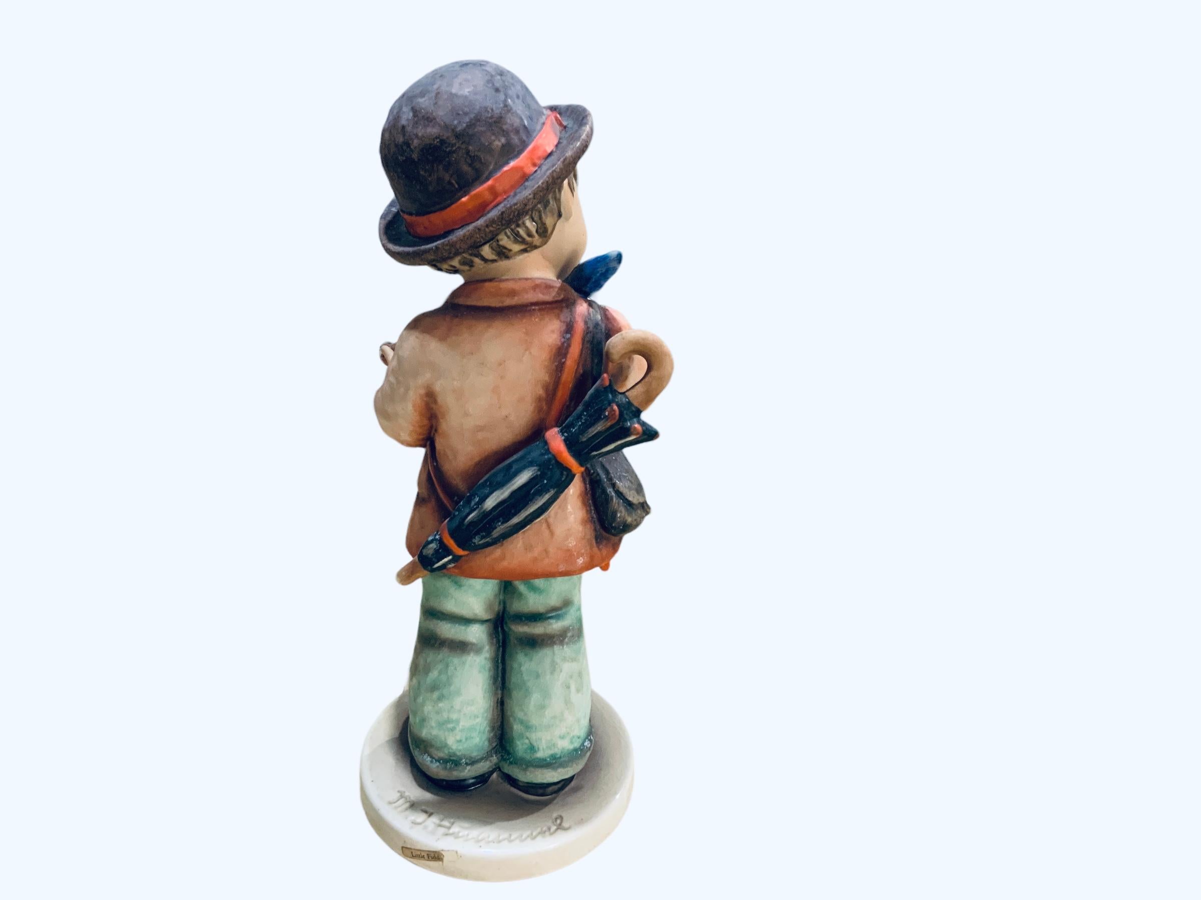 Goebel Company Hummel Porzellanfigur Boy the Fiddler (Deutsch) im Angebot