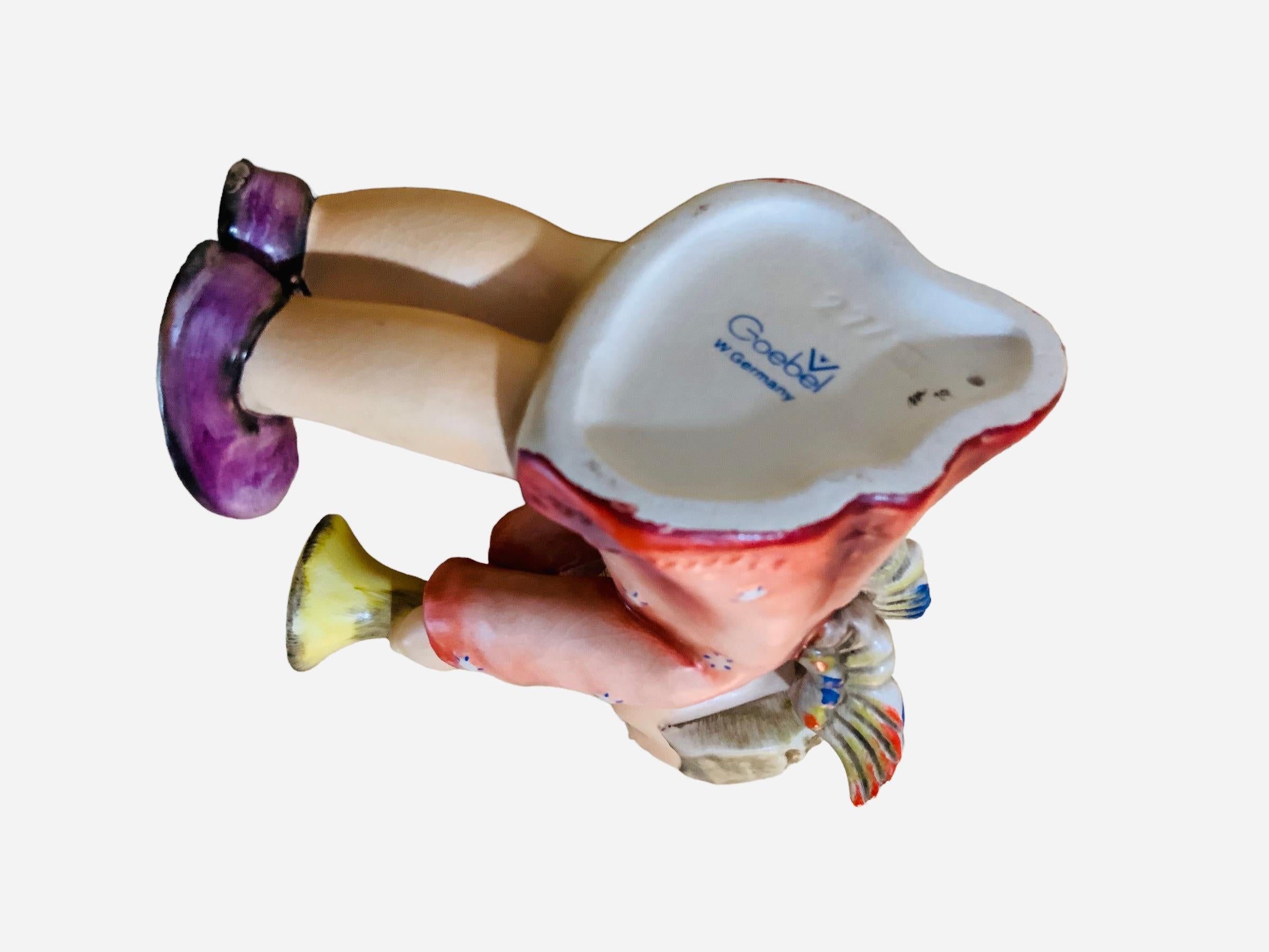 Goebel Company Hummel-Porzellanfigur Freudenvolle Nachrichten Engel Mädchen mit Trompete (Deutsch) im Angebot