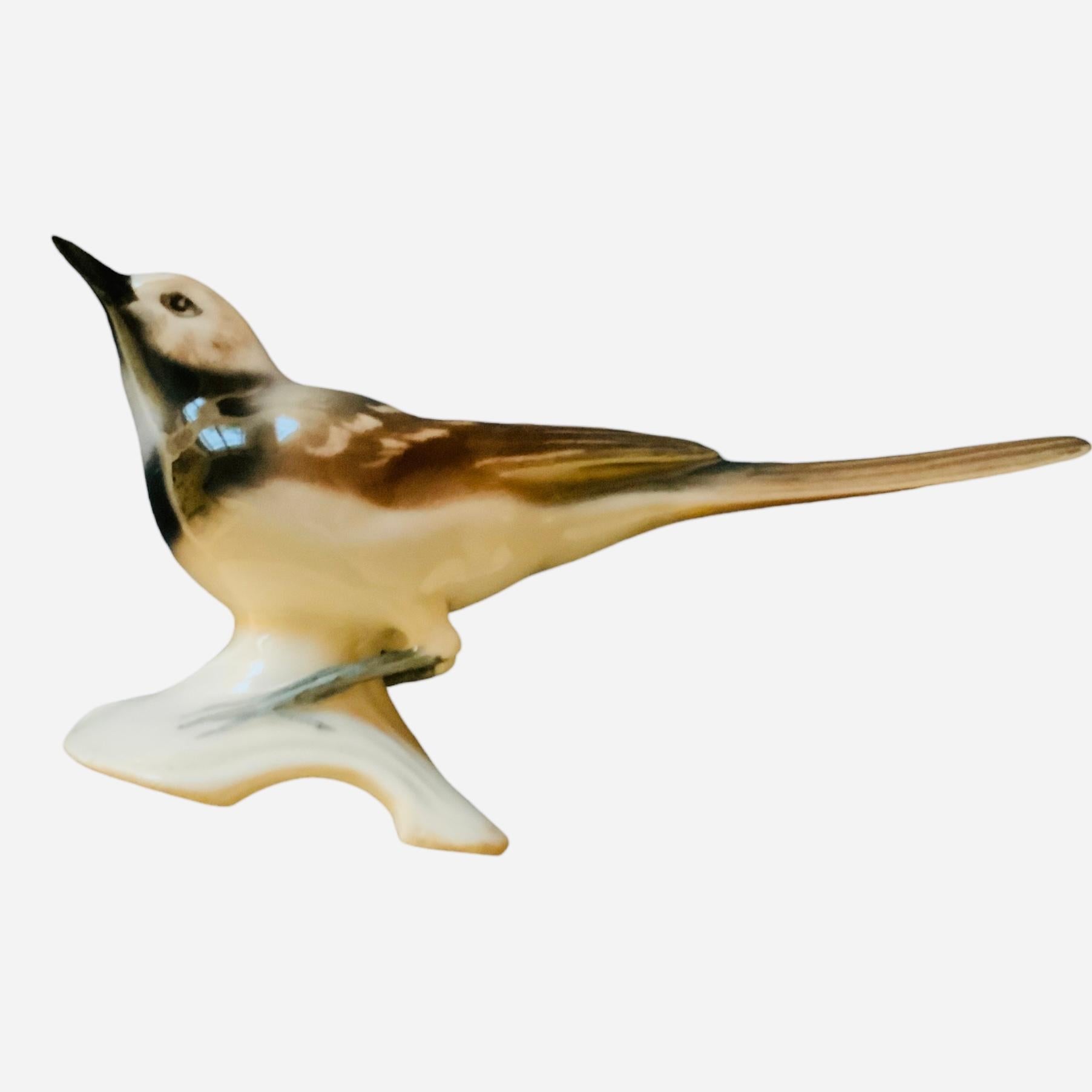 Figurine d'oiseau peinte à la main en porcelaine de Goebel représentant une queue de bœuf en vente 2
