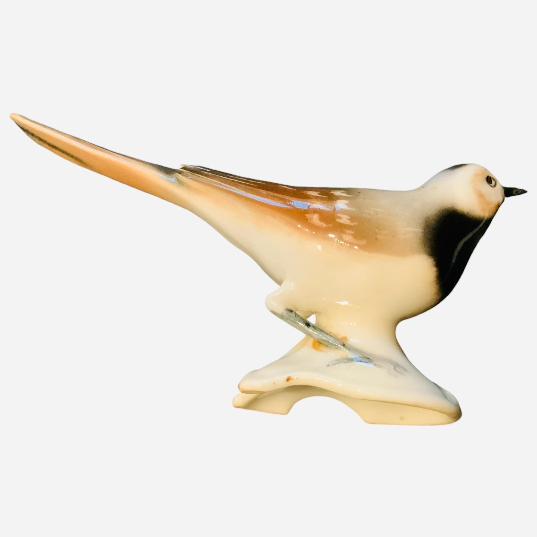Figurine d'oiseau peinte à la main en porcelaine de Goebel représentant une queue de bœuf en vente 3