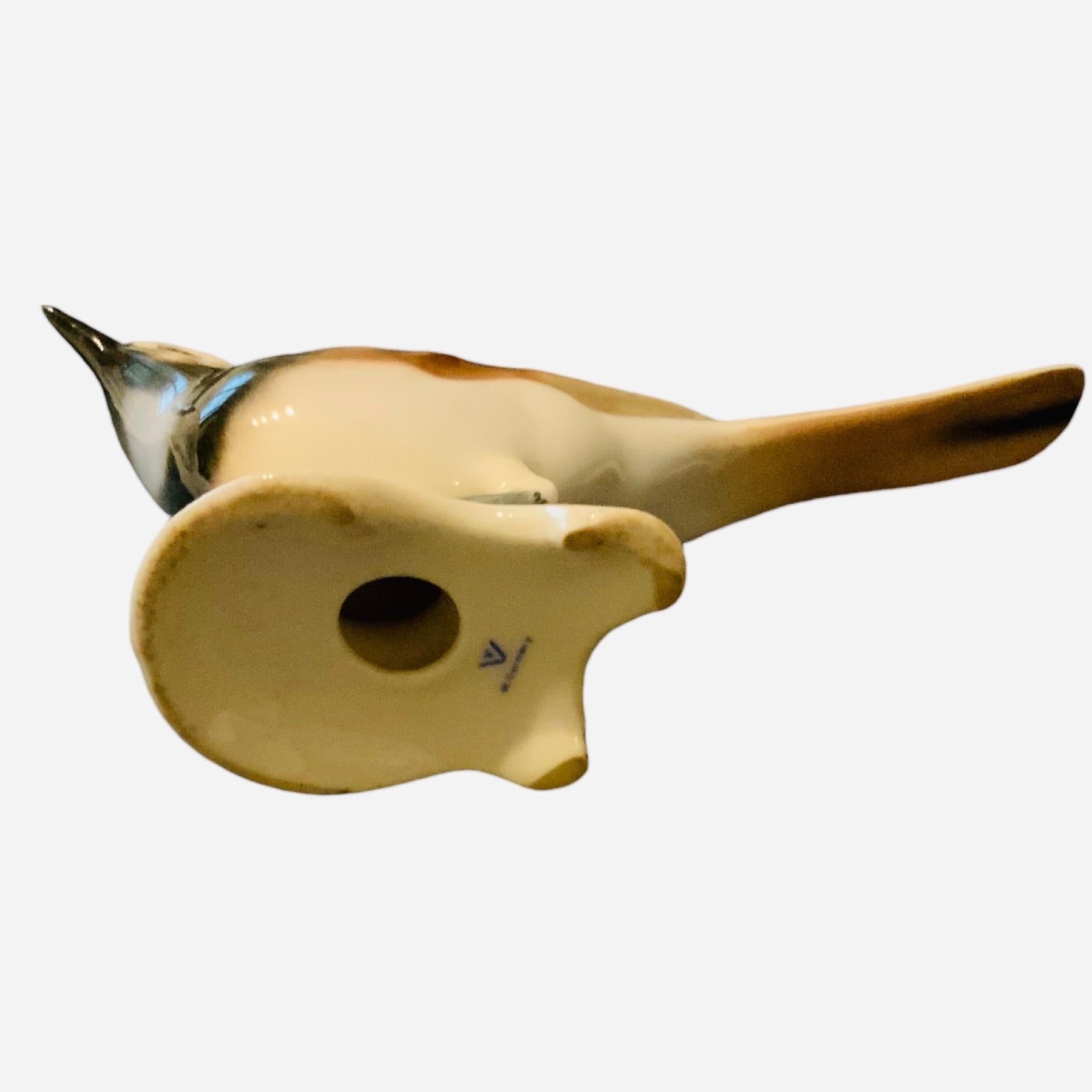 Figurine d'oiseau peinte à la main en porcelaine de Goebel représentant une queue de bœuf en vente 1