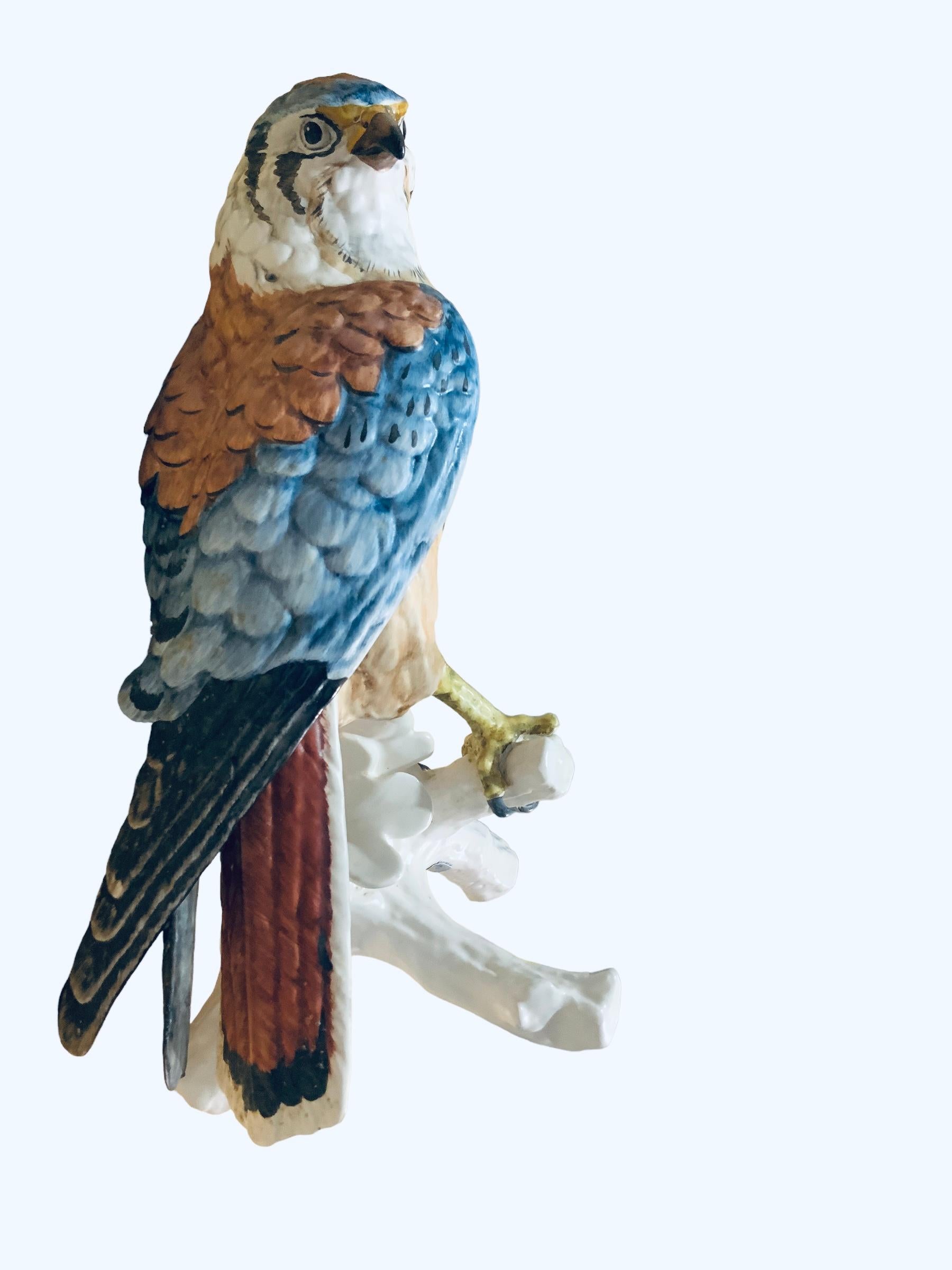 Goebel Porcelain Hand Painted Bird Figurine Of A Sparrow Hawk In Good Condition In Guaynabo, PR