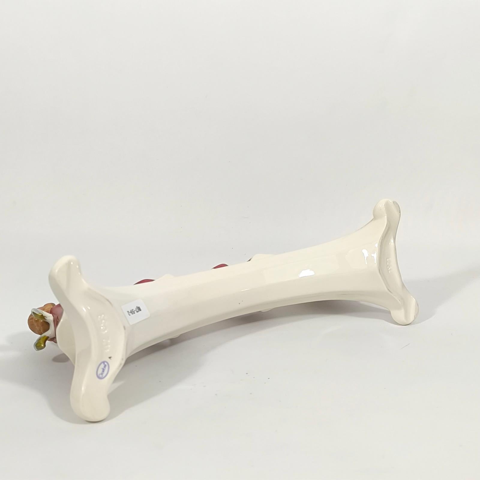 Goebel, Allemagne de l'Ouest, bougeoir adventiste avec anges en porcelaine, daté de 1971 en vente 2