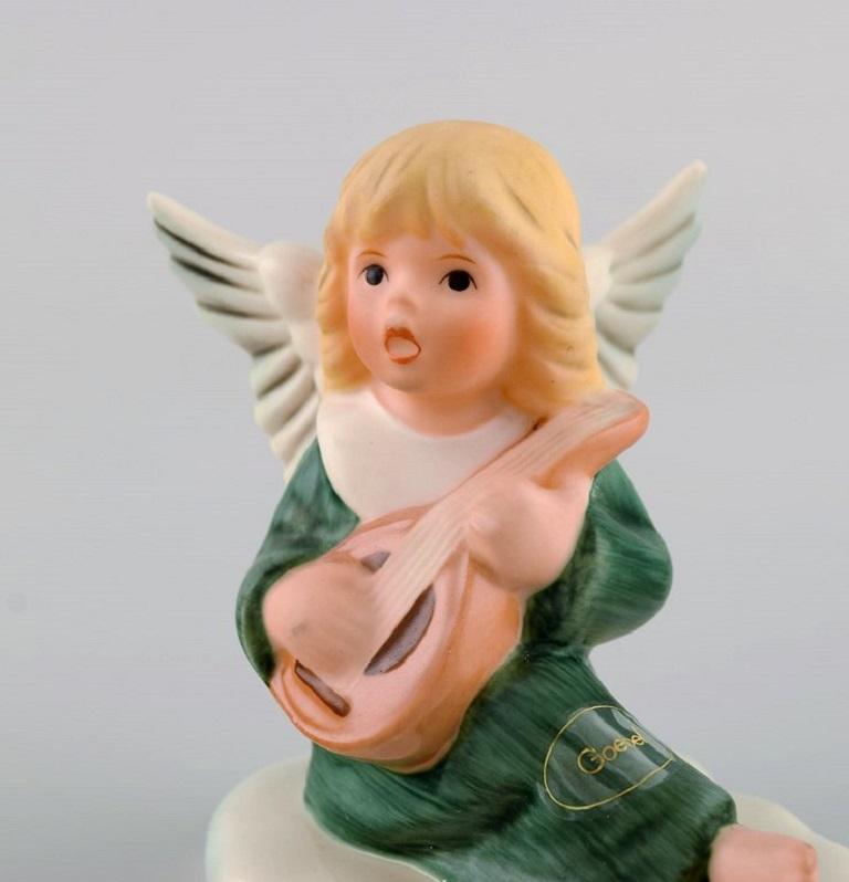 Goebel, Westdeutschland, Zwei Weihnachts Engel aus Porzellan, 1970er / 80er Jahre (Deutsch) im Angebot