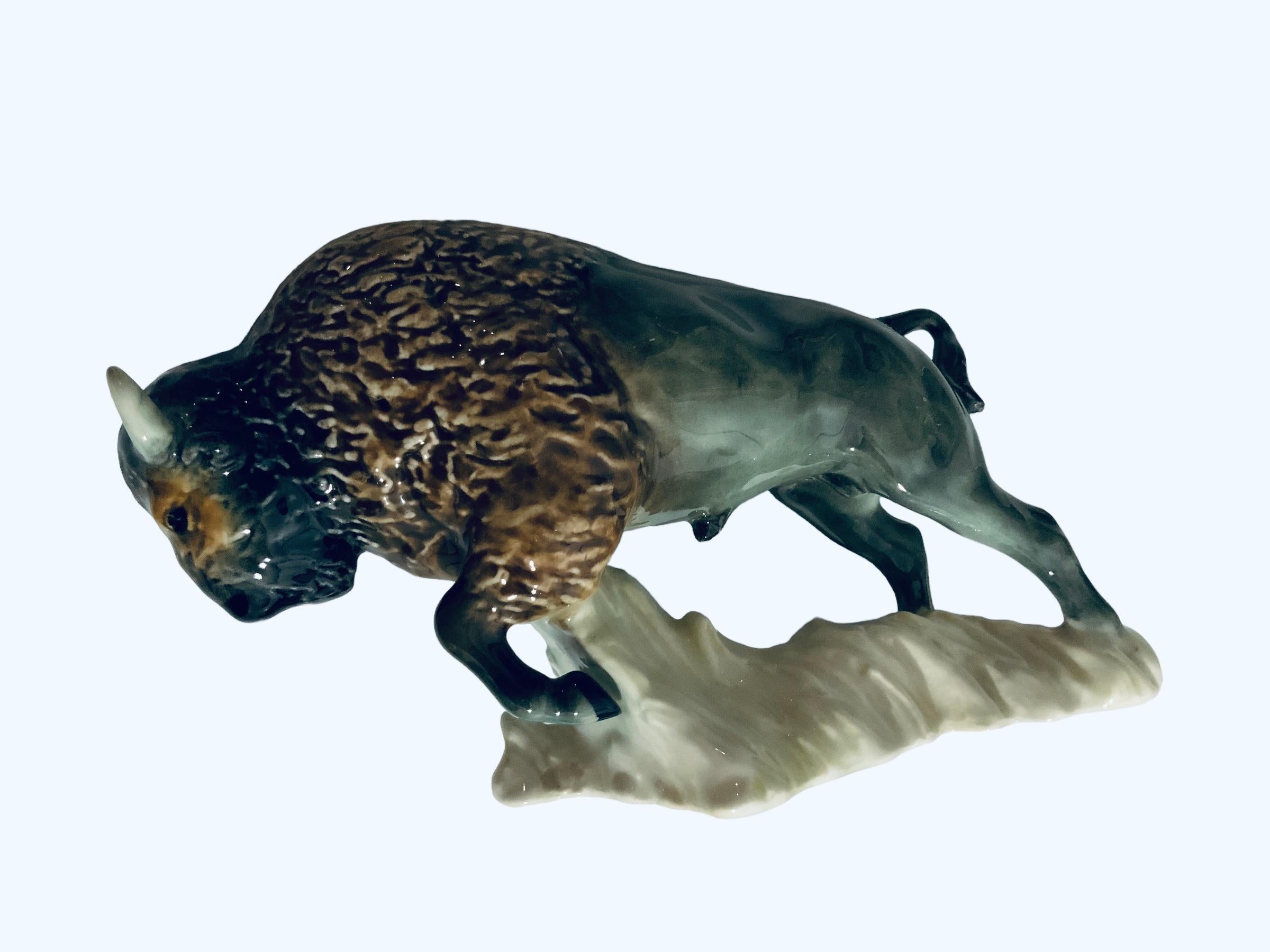 Goeble-Porzellanfigur eines Büffels/Bison (20. Jahrhundert) im Angebot